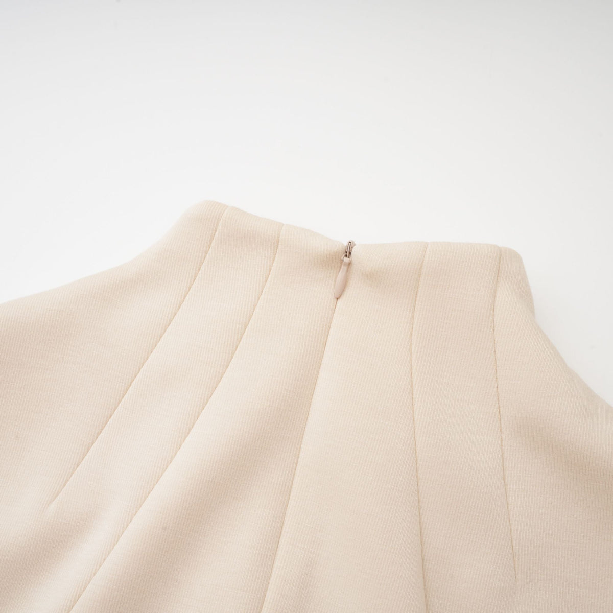Safiya sleeveless pleated dress - White beige