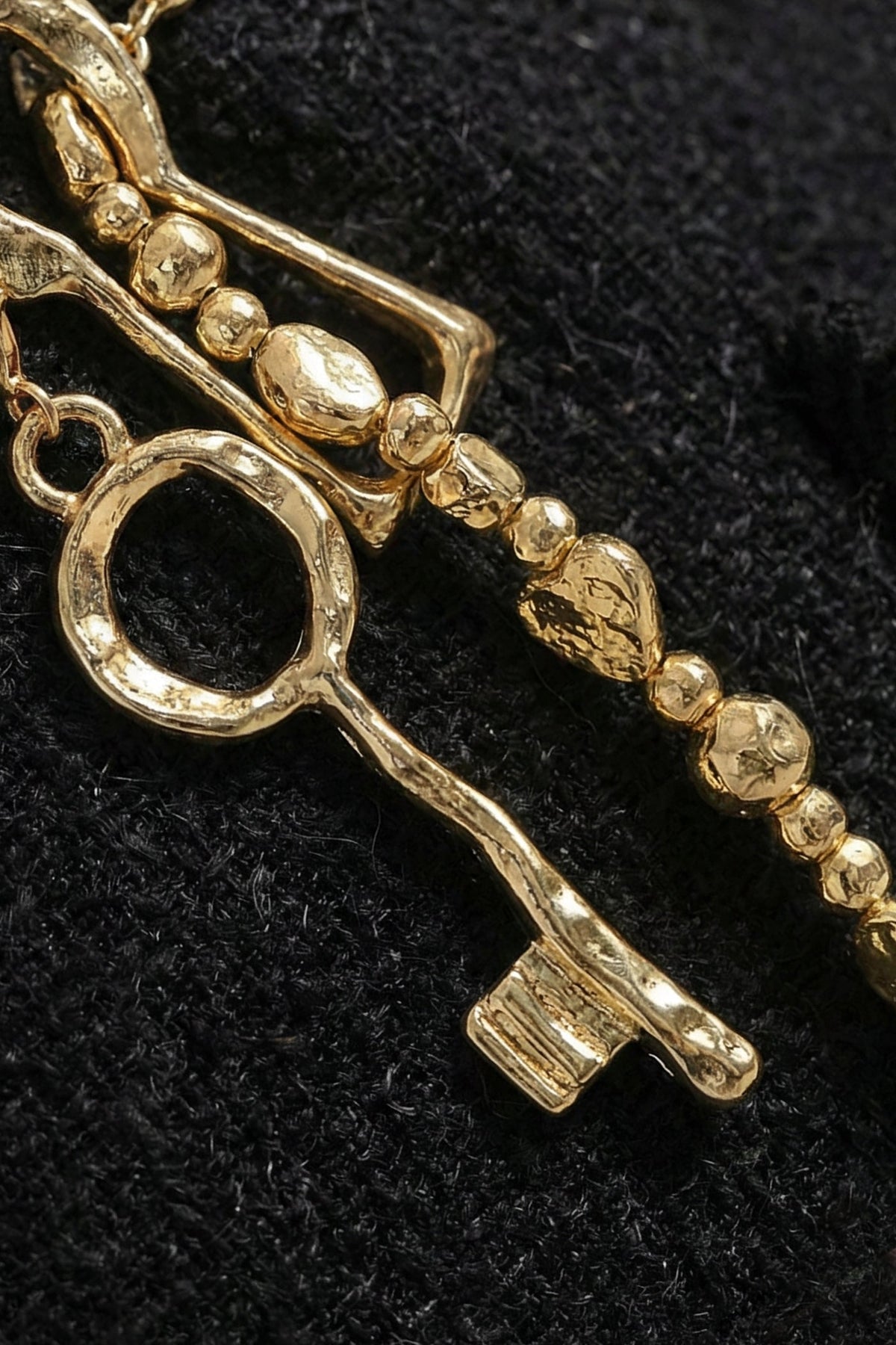 Chain Belt with Key Charm Detail – Gold