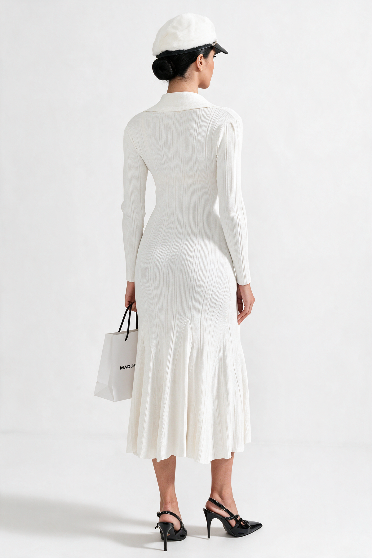 Elegant Ribbed Dress With Long Sleeves - White