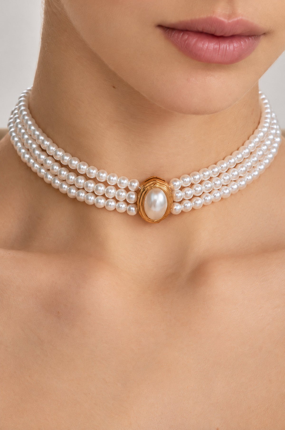 Thérèse White Triple Strand Pearl Choker with Cameo Clasp