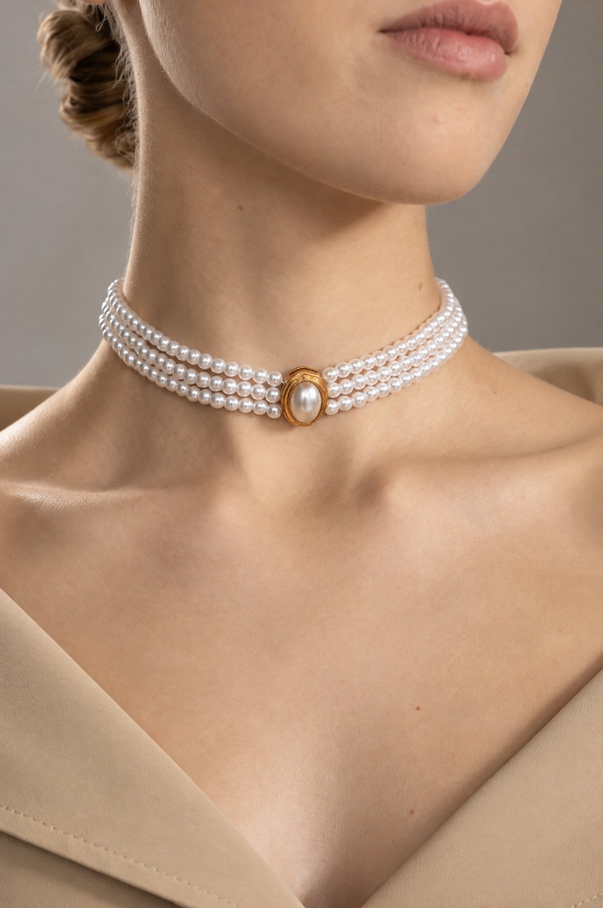 Thérèse White Triple Strand Pearl Choker with Cameo Clasp