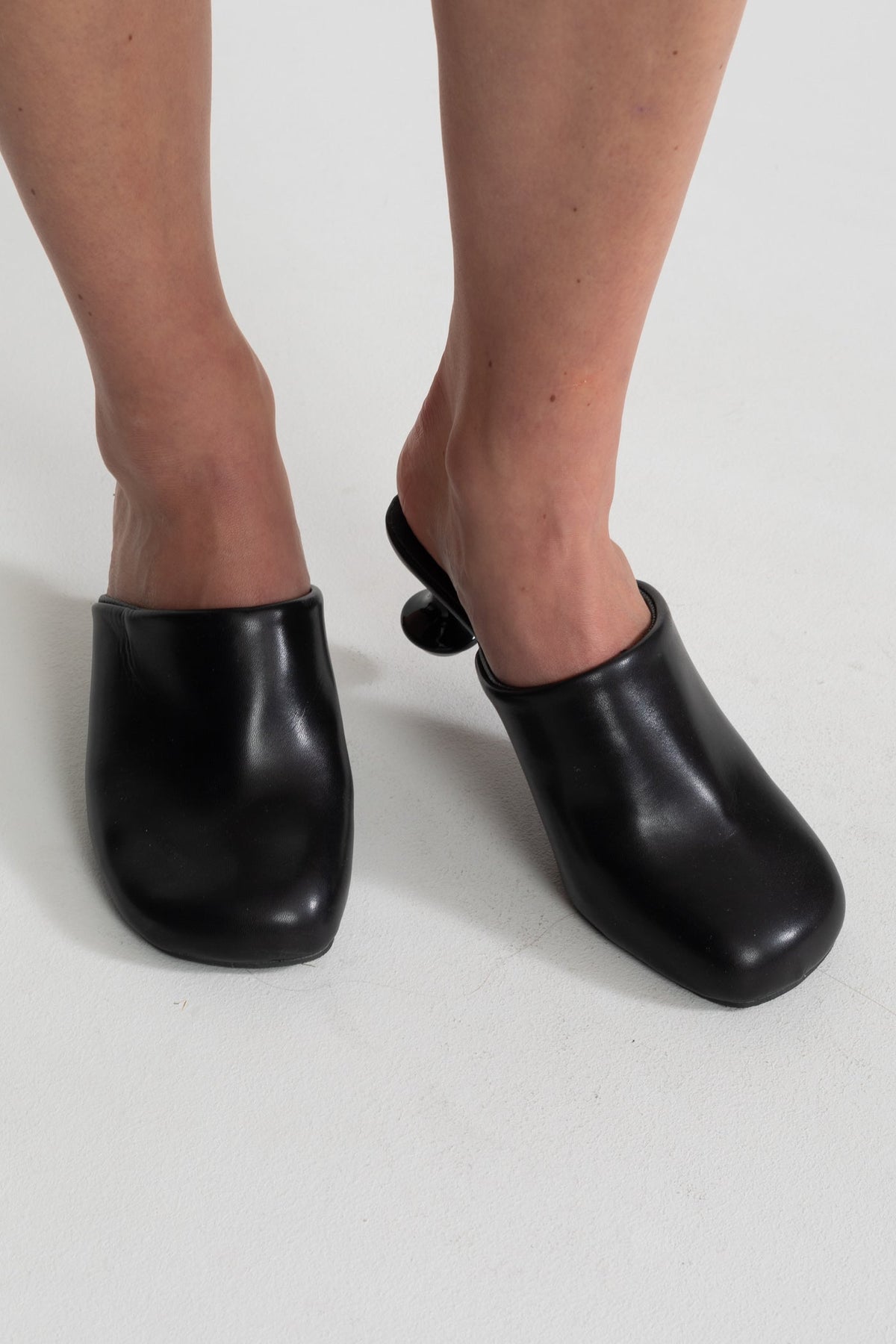 Sculptural Heel Mules With Rounded Square Toe – Black