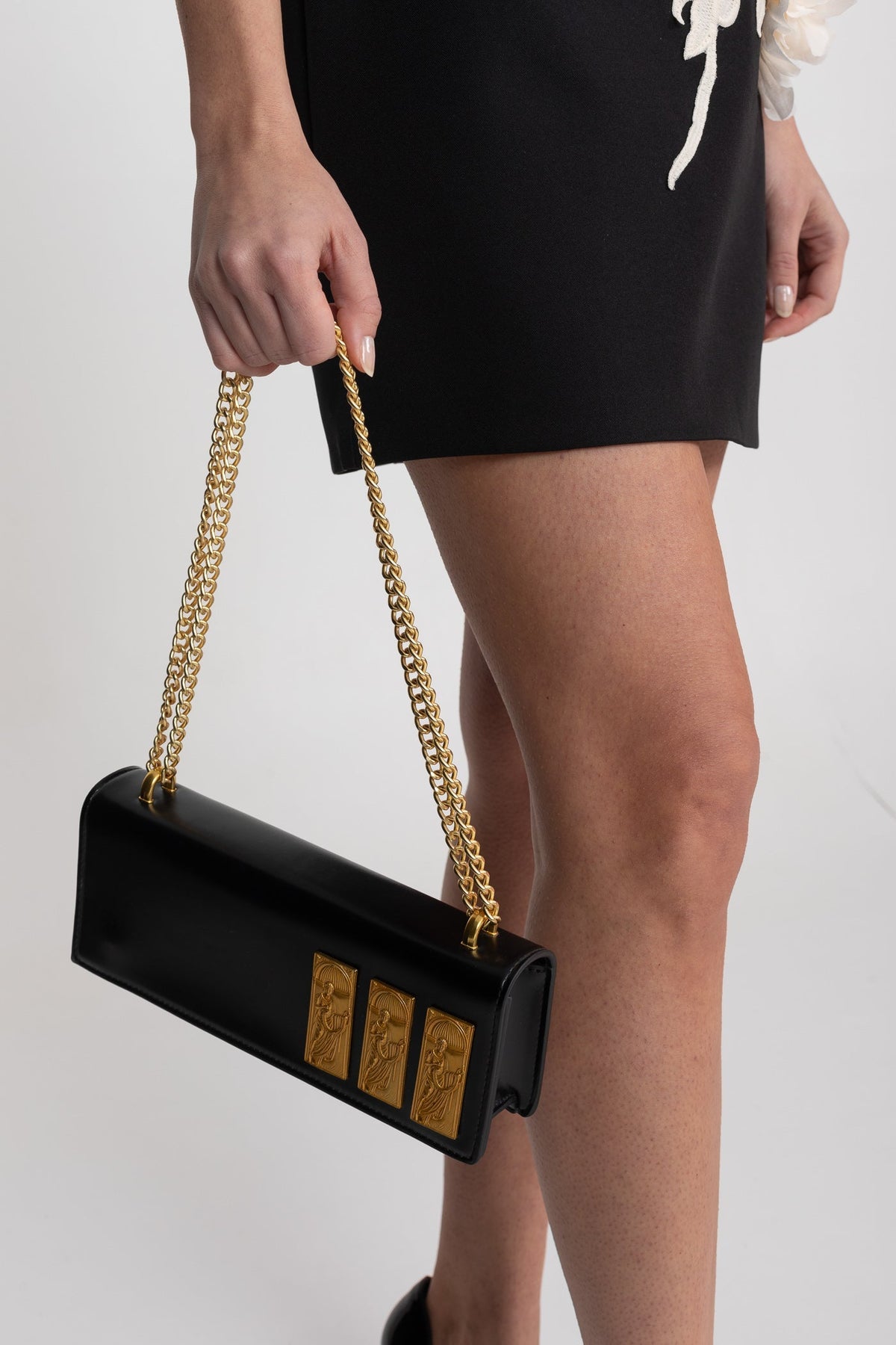 Structured Chain Shoulder Bag With Gold Embossed Plaques - Black