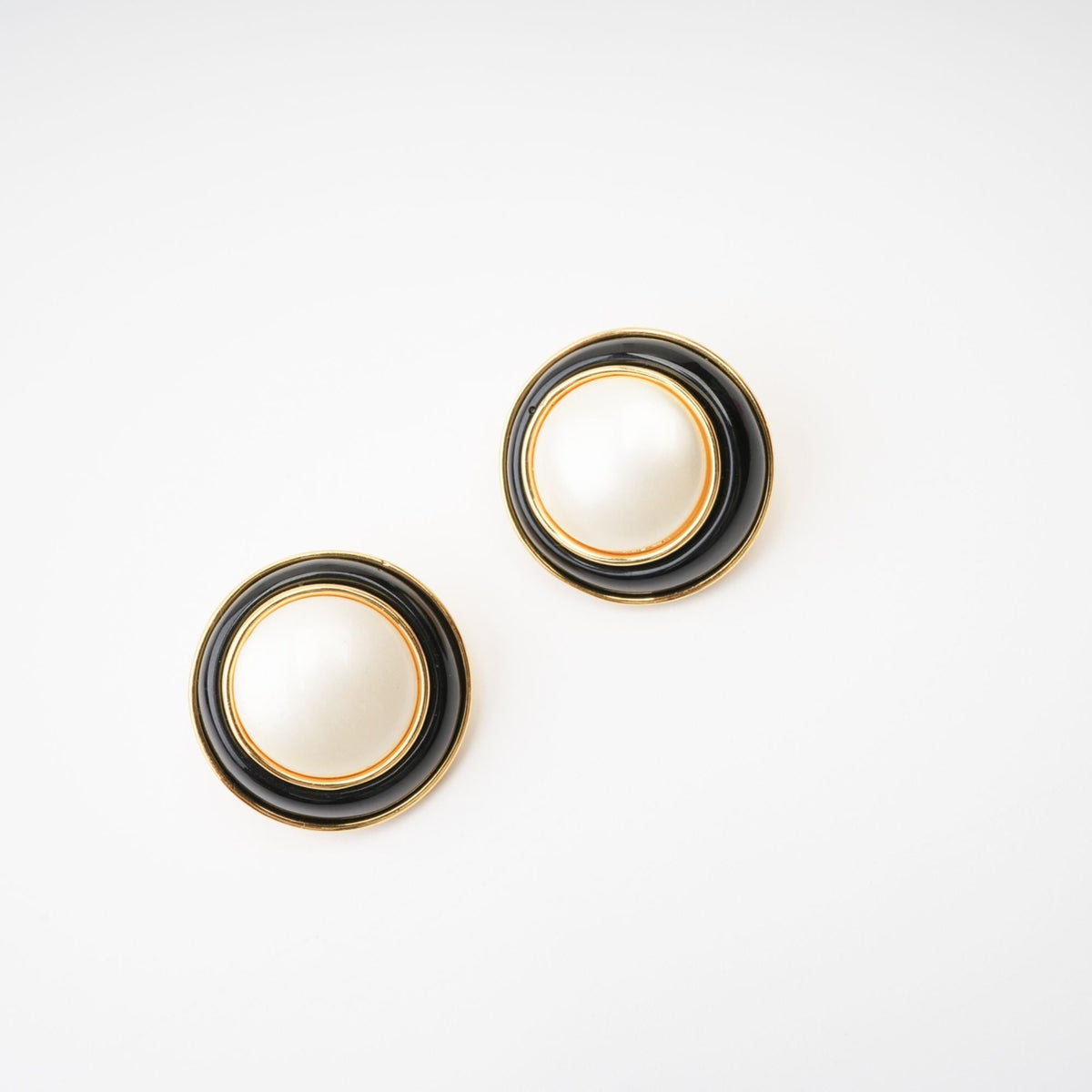 Violette round earrings