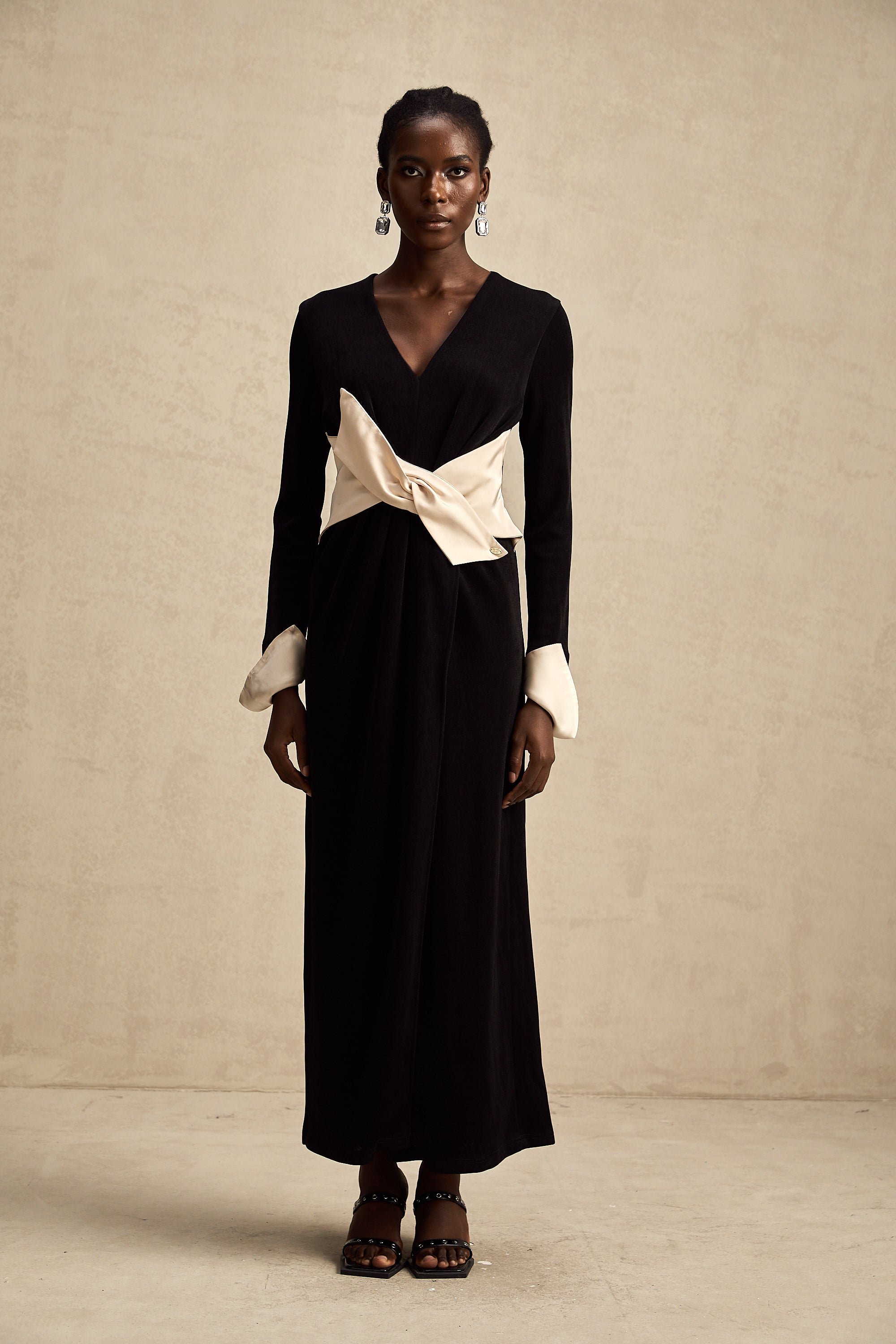 Karine contrast-color bowknot v-neck maxi dress (Final Sale-US Only)