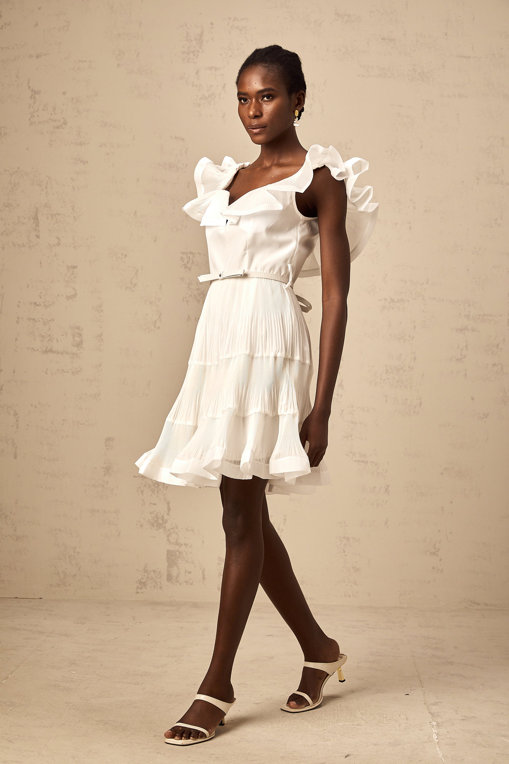 Éliane white frilled neckline pleated mini dress
