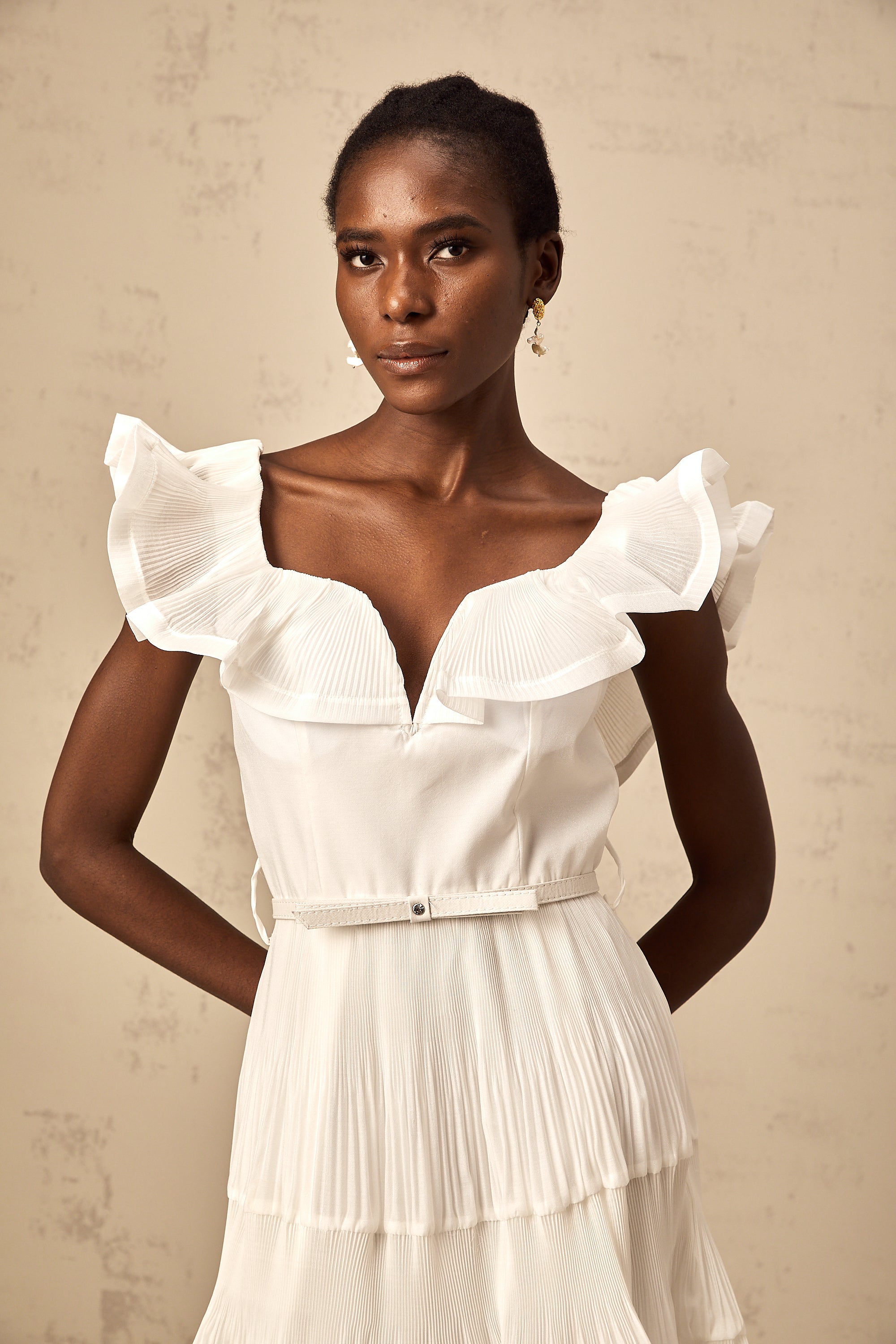 Éliane white frilled neckline pleated mini dress