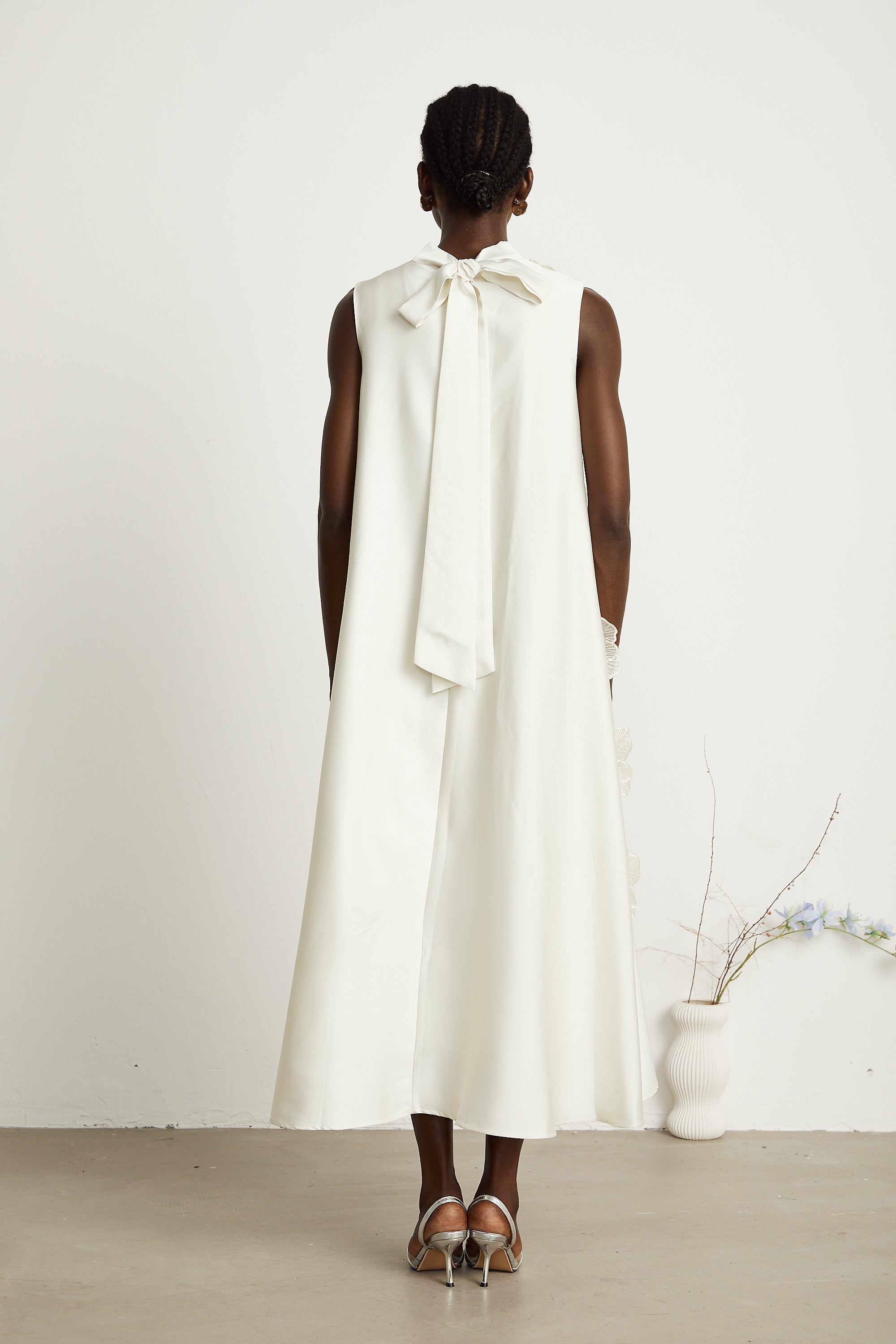 Émilie sleeveless floral-applique midi dress in White (Final Sale-US Only)