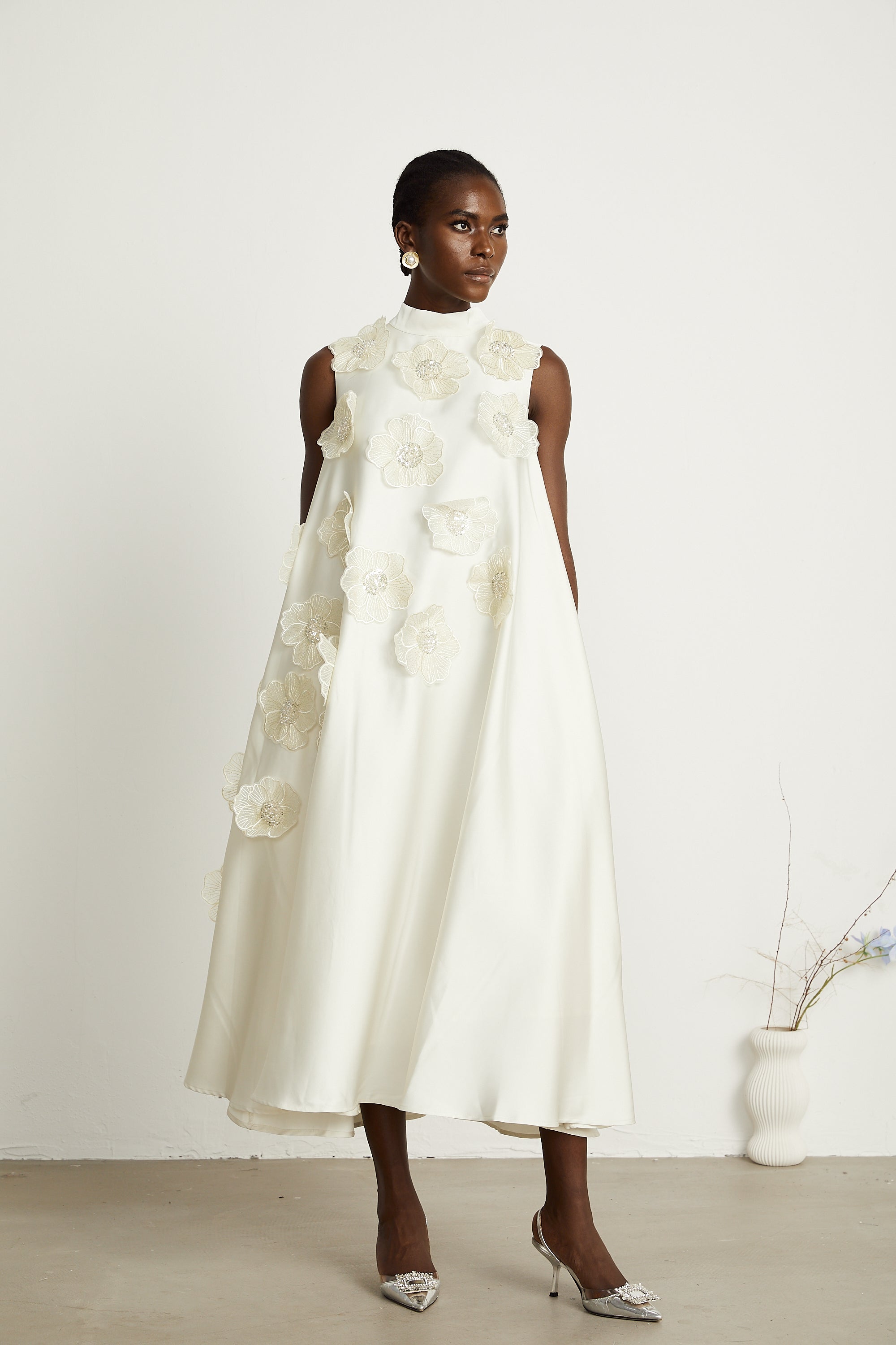 Émilie sleeveless floral-applique midi dress in White (Final Sale-US Only)