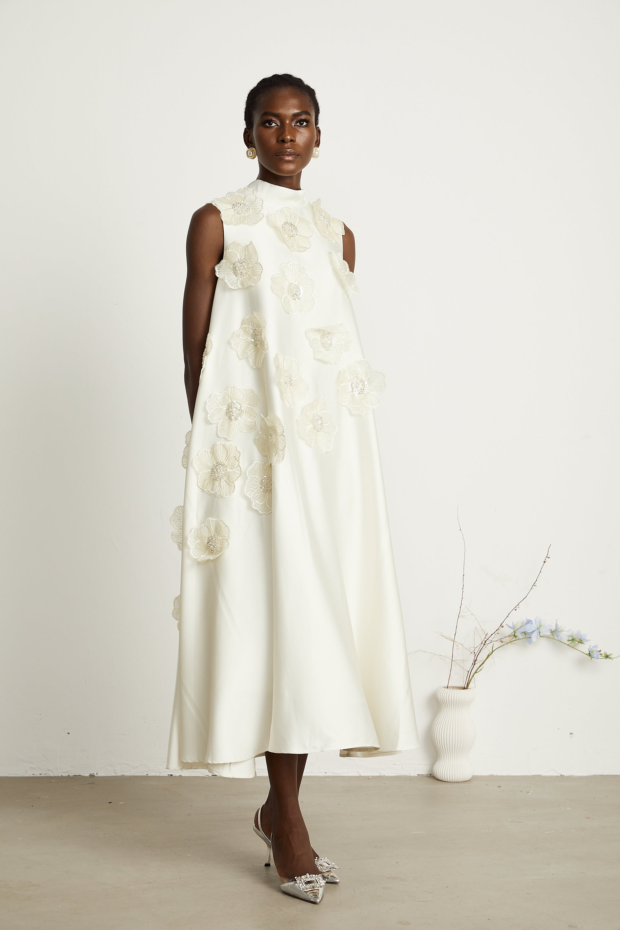 Émilie sleeveless floral-applique midi dress in White (Final Sale-US Only)