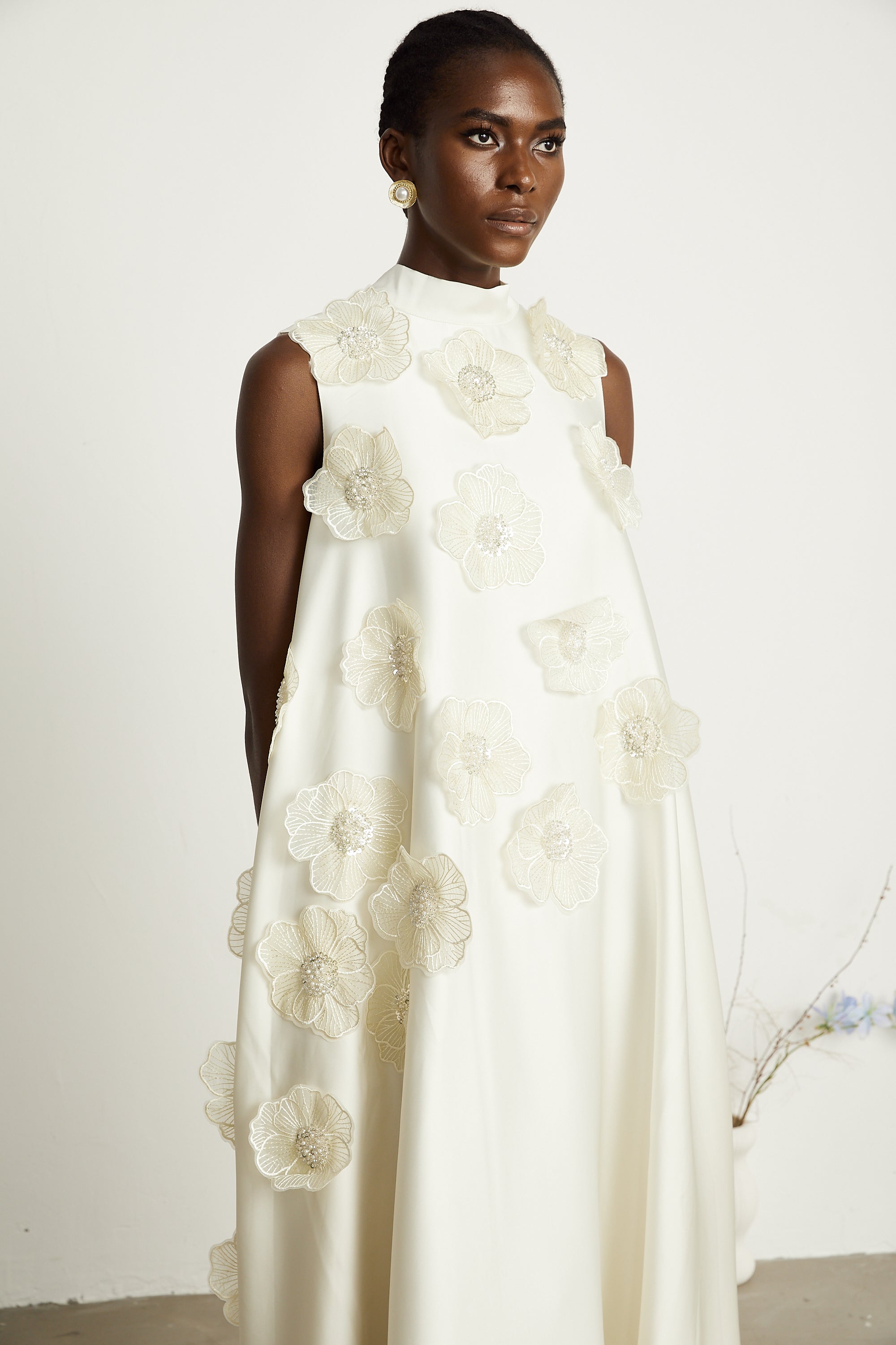 Émilie sleeveless floral-applique midi dress in White (Final Sale-US Only)