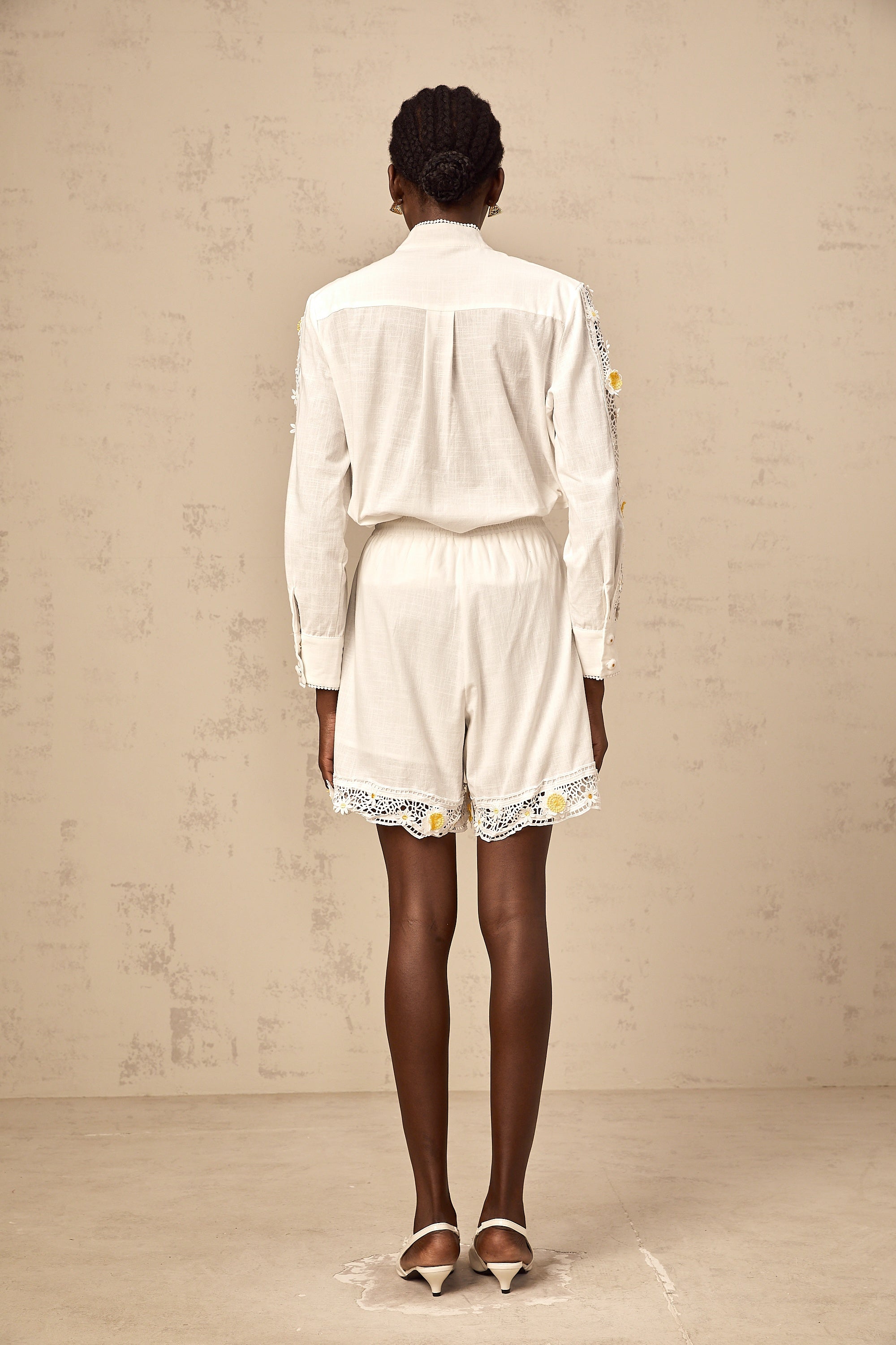 Mylène white 3d-petal lace-trim shirt & shorts matching set