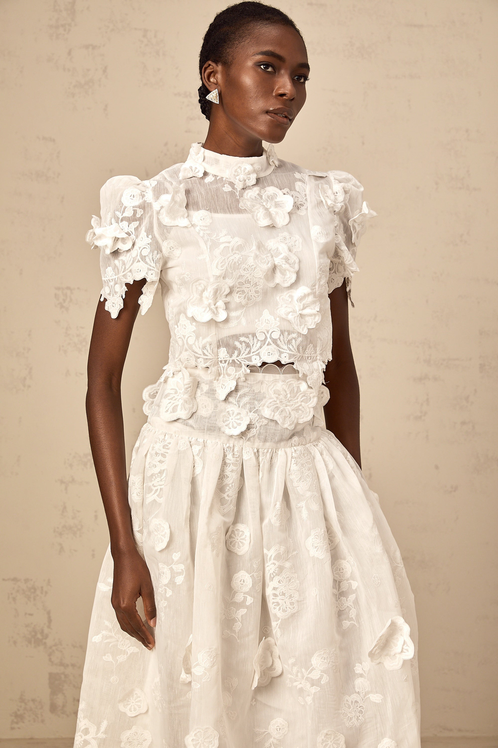 Thérèse white flower-embroidered top & skirt matching set