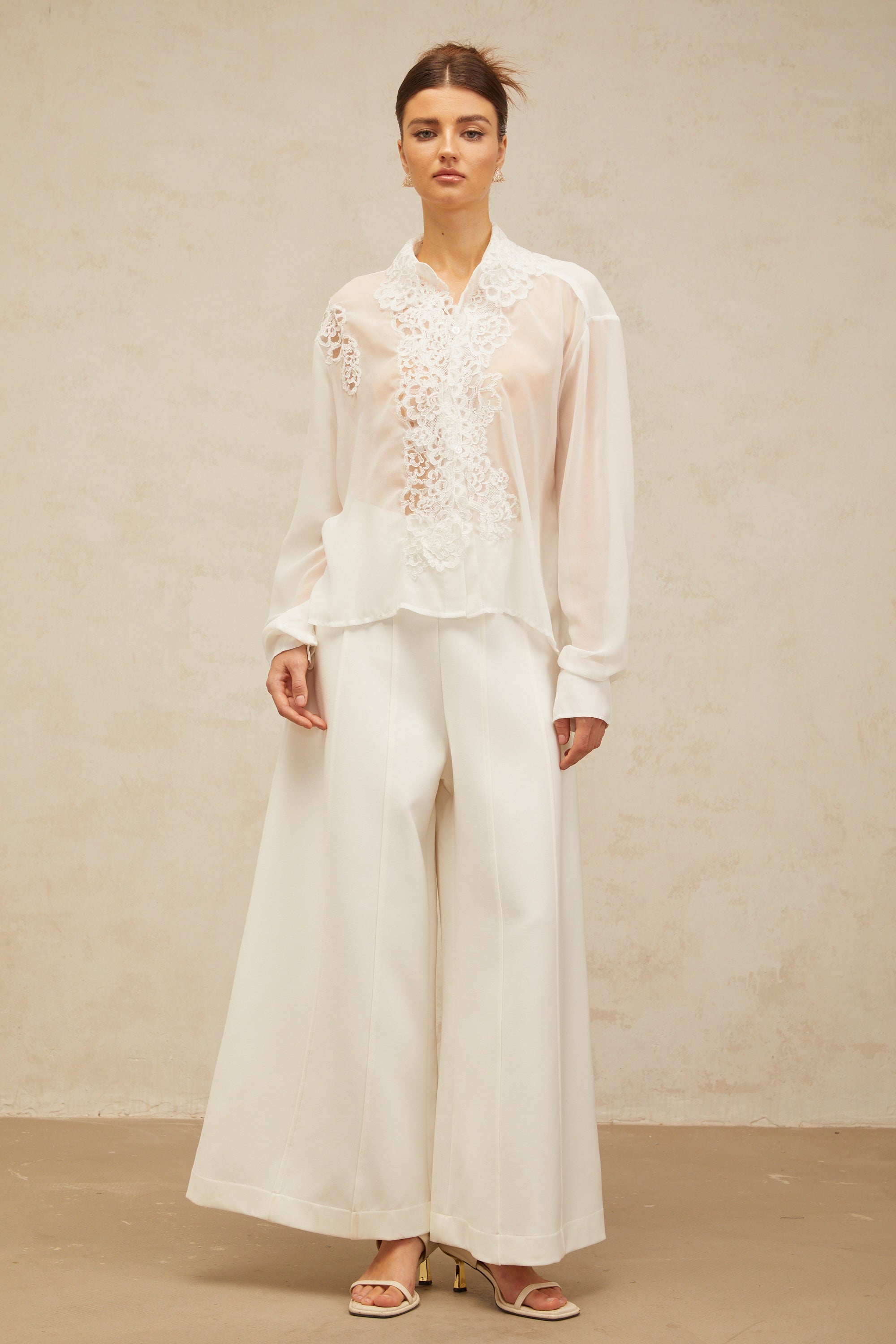 Nadine white flower-embroidered lace-panel shirt