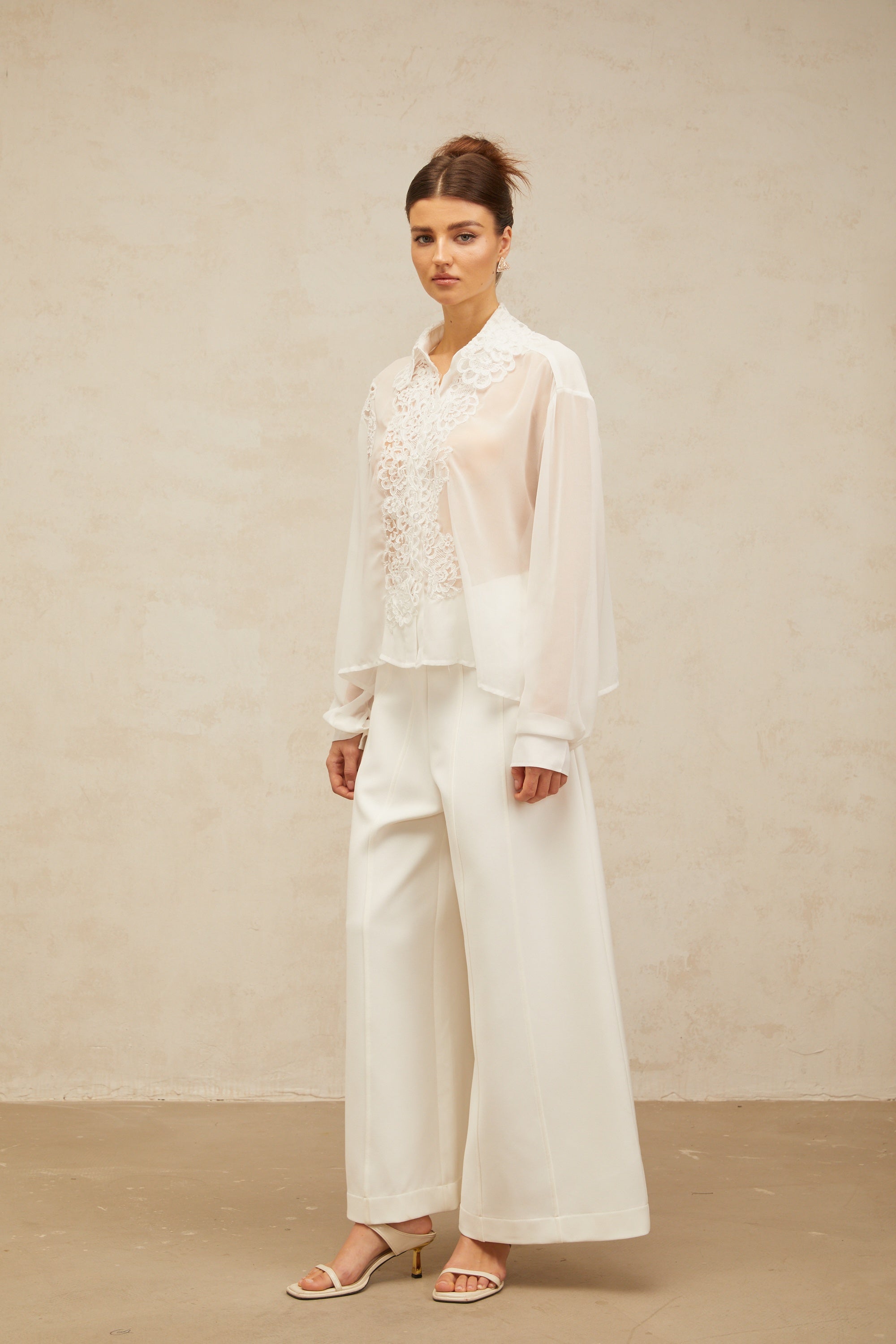Nadine white flower-embroidered lace-panel shirt
