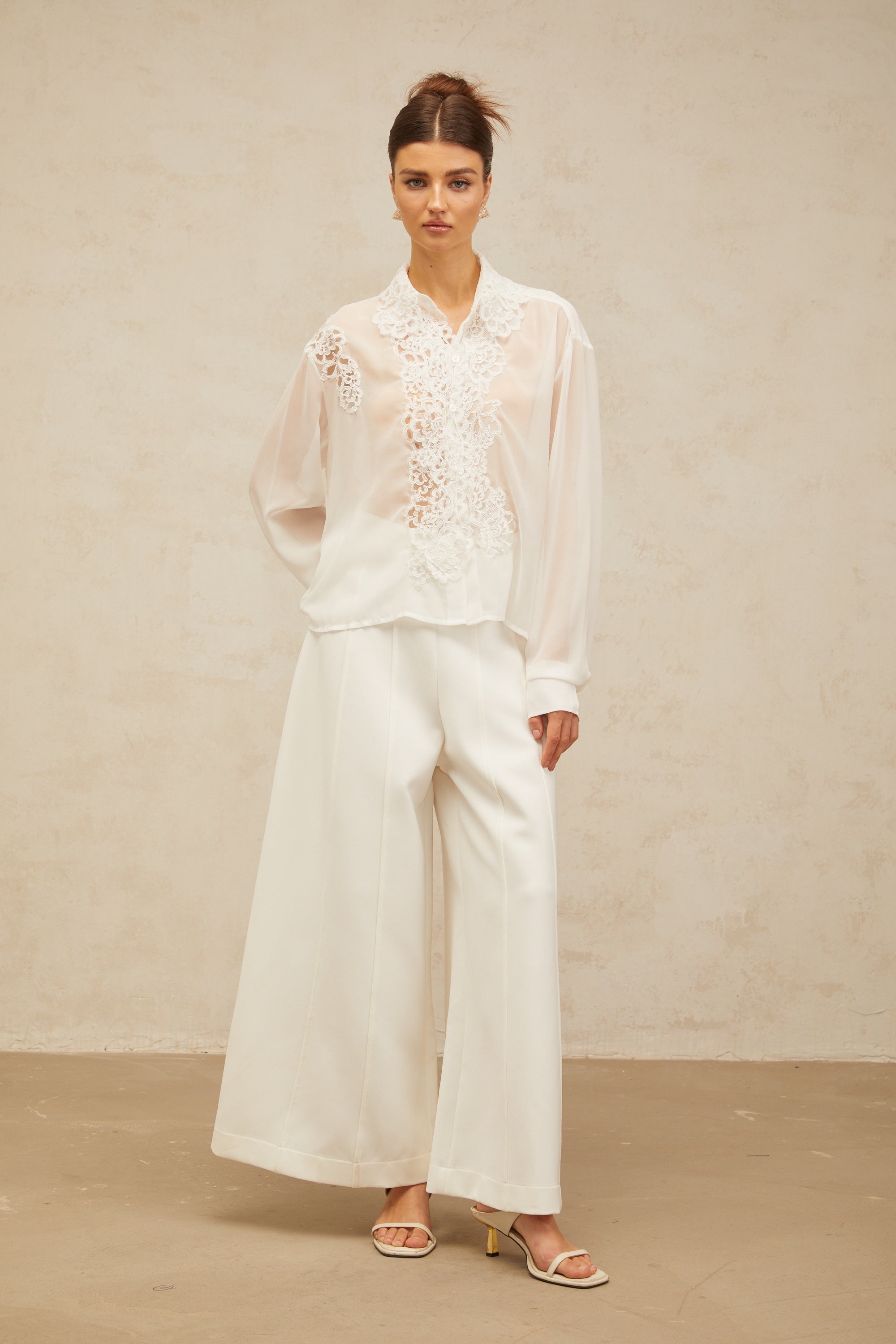 Nadine white flower-embroidered lace-panel shirt