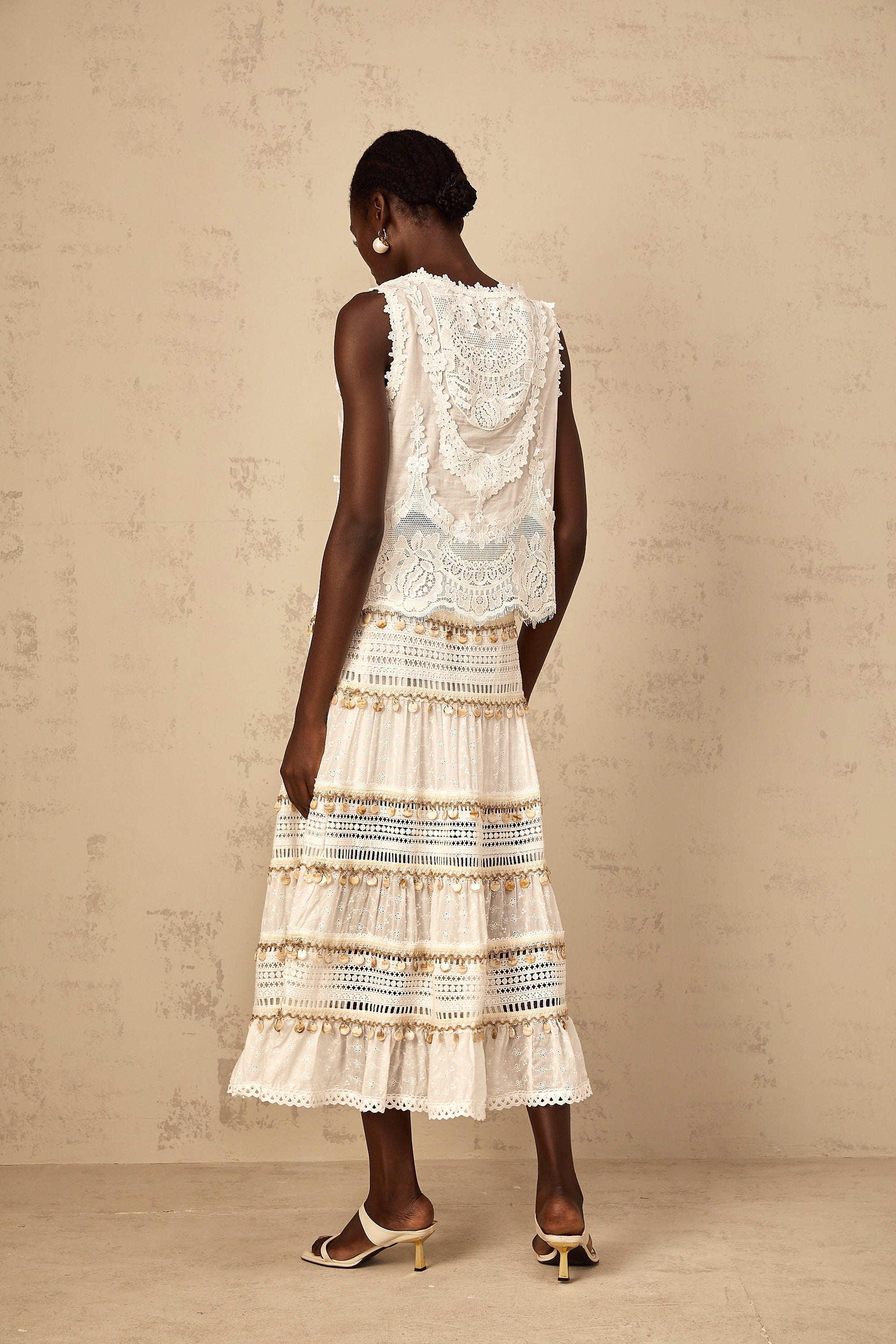 Théoline white floral-embroidered cropped tank top