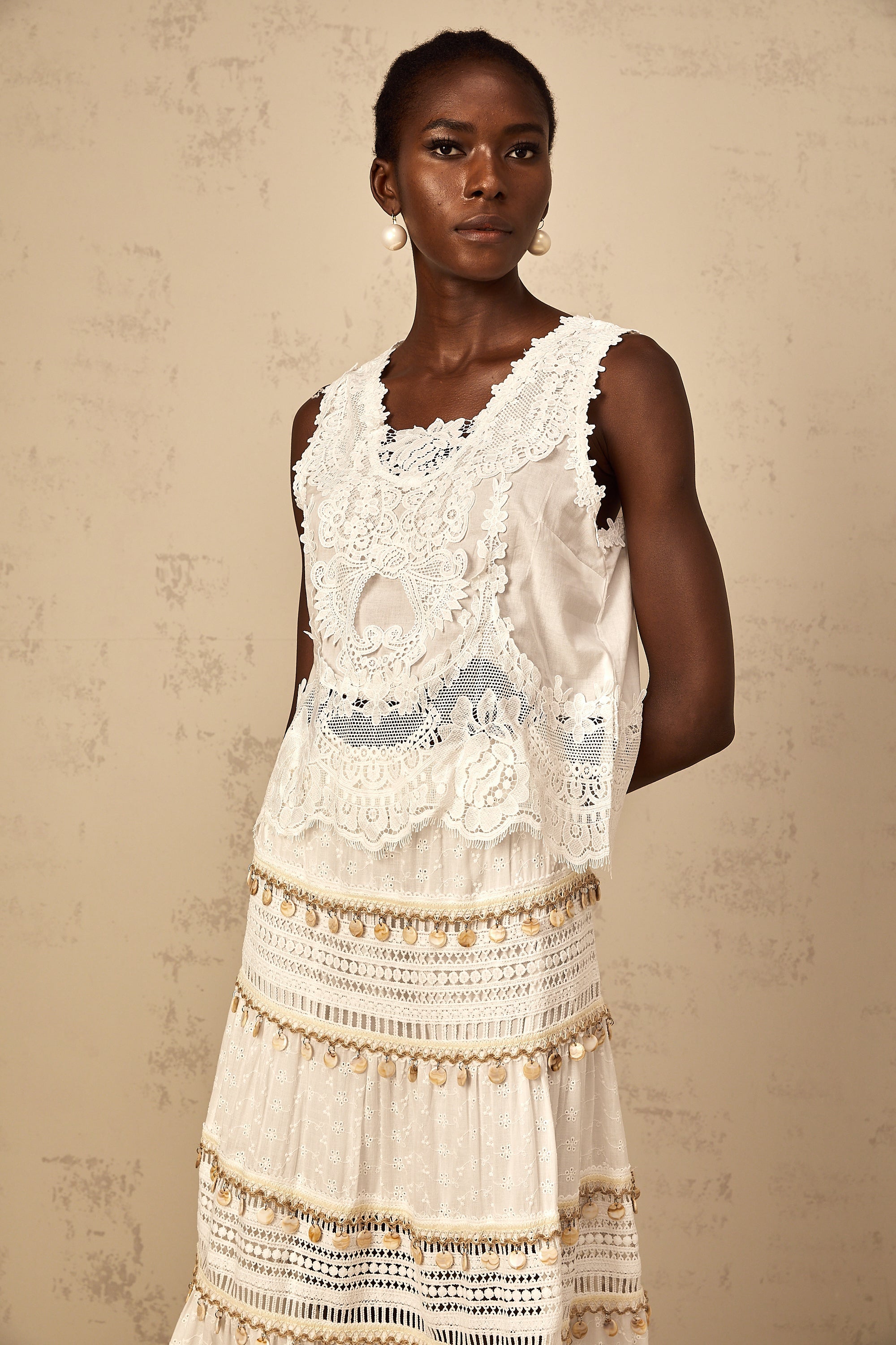 Théoline white floral-embroidered cropped tank top
