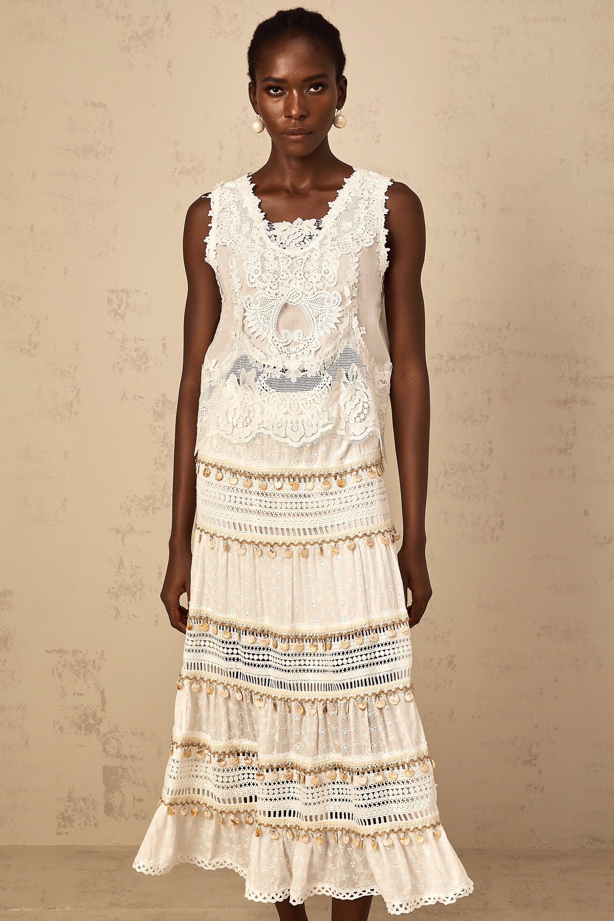 Théoline white floral-embroidered cropped tank top