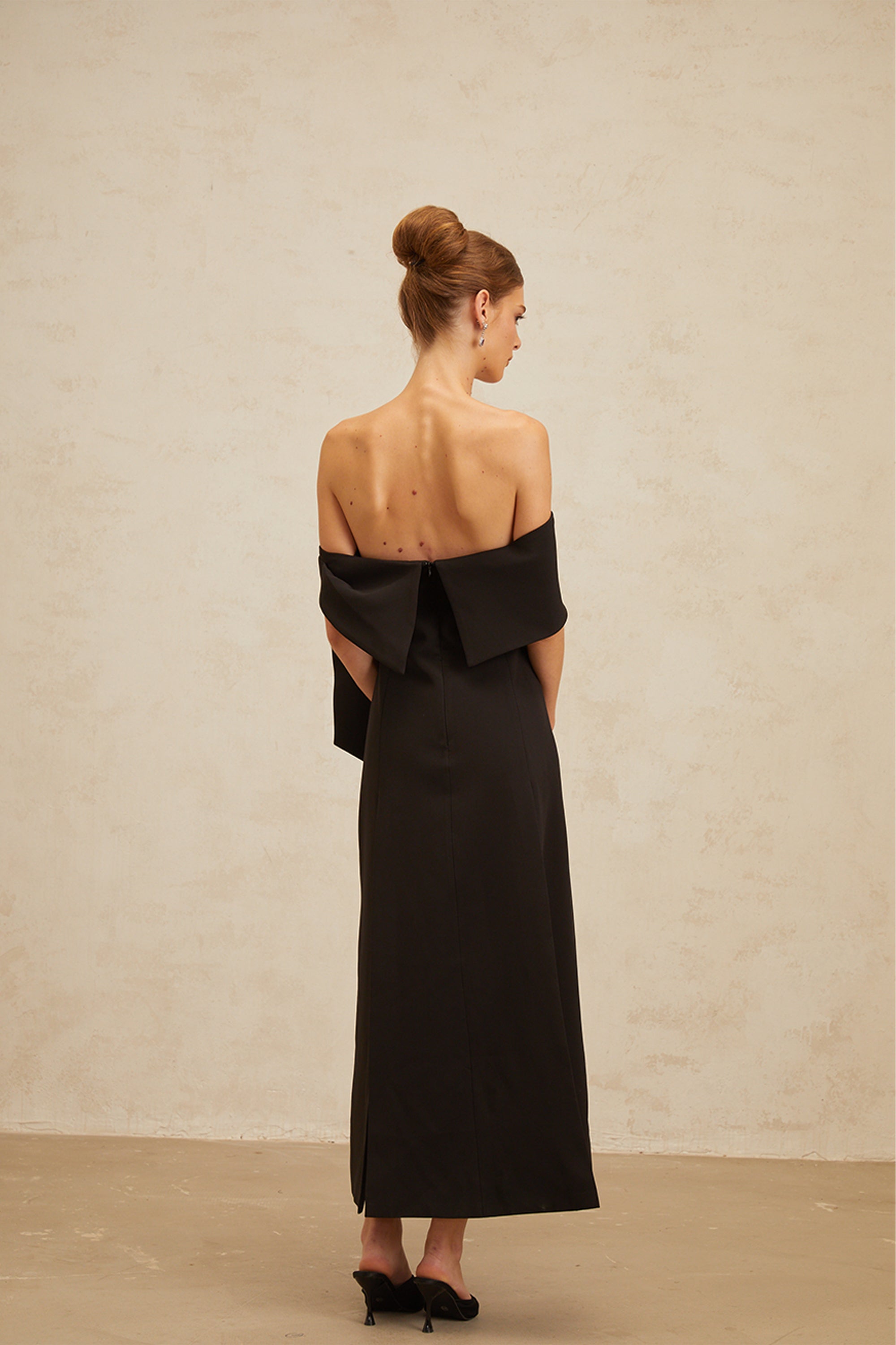 Bianca Black Off-Shoulder Bowknot Maxi Dress