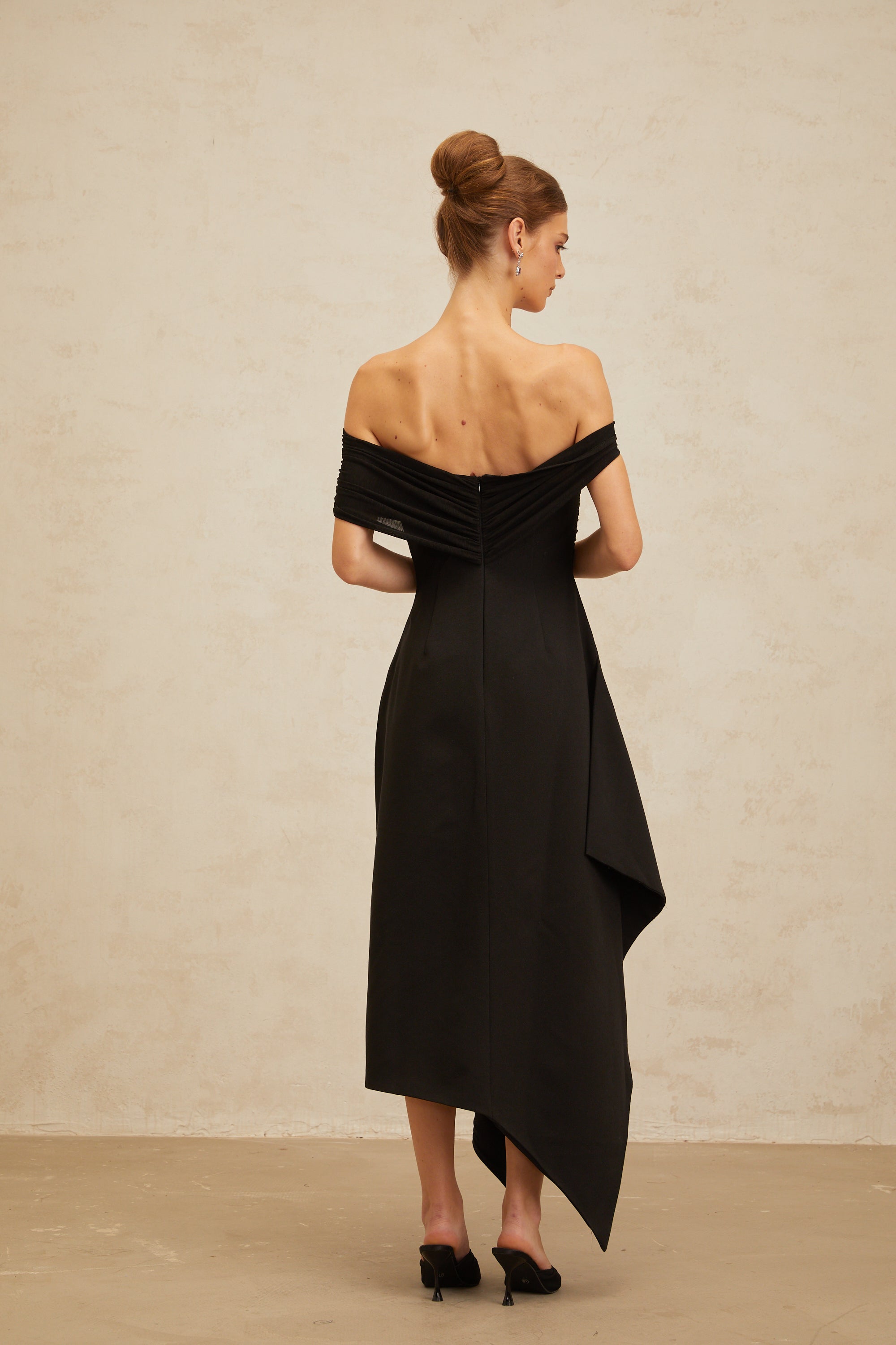 Béryl Black Off-Shoulder Asymmetrical Maxi Dress
