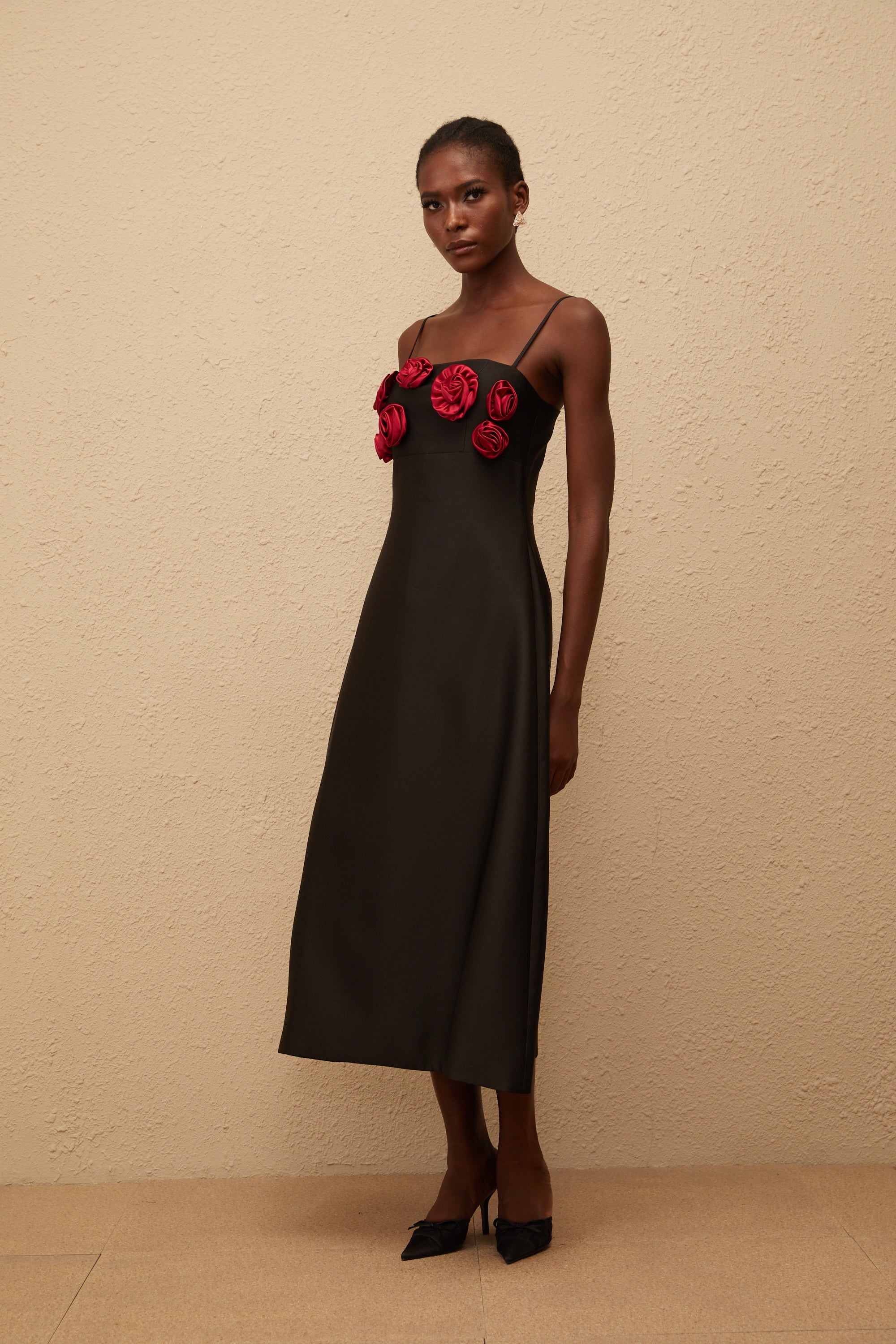 Kéziah Black Rose Appliqué Midi Dress