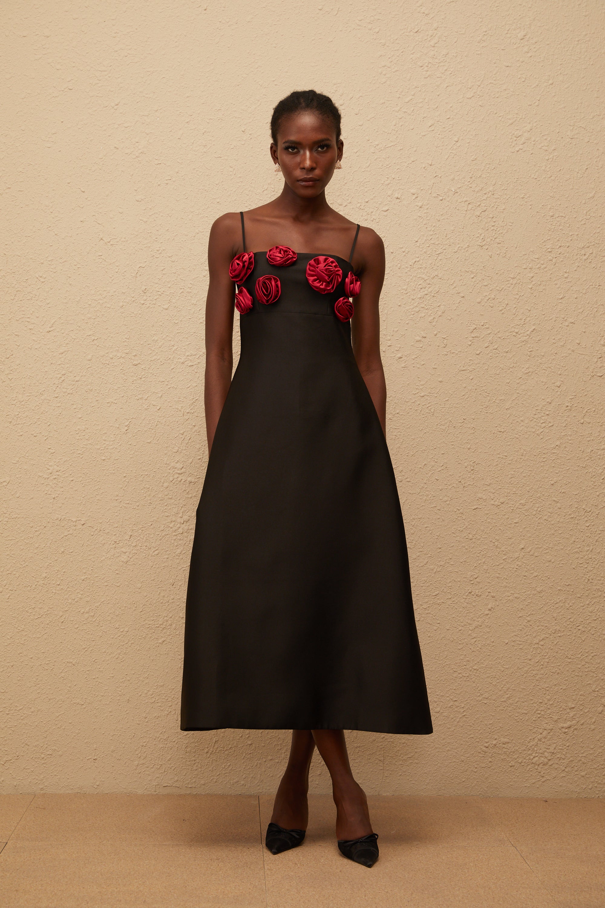 Kéziah Black Rose Appliqué Midi Dress