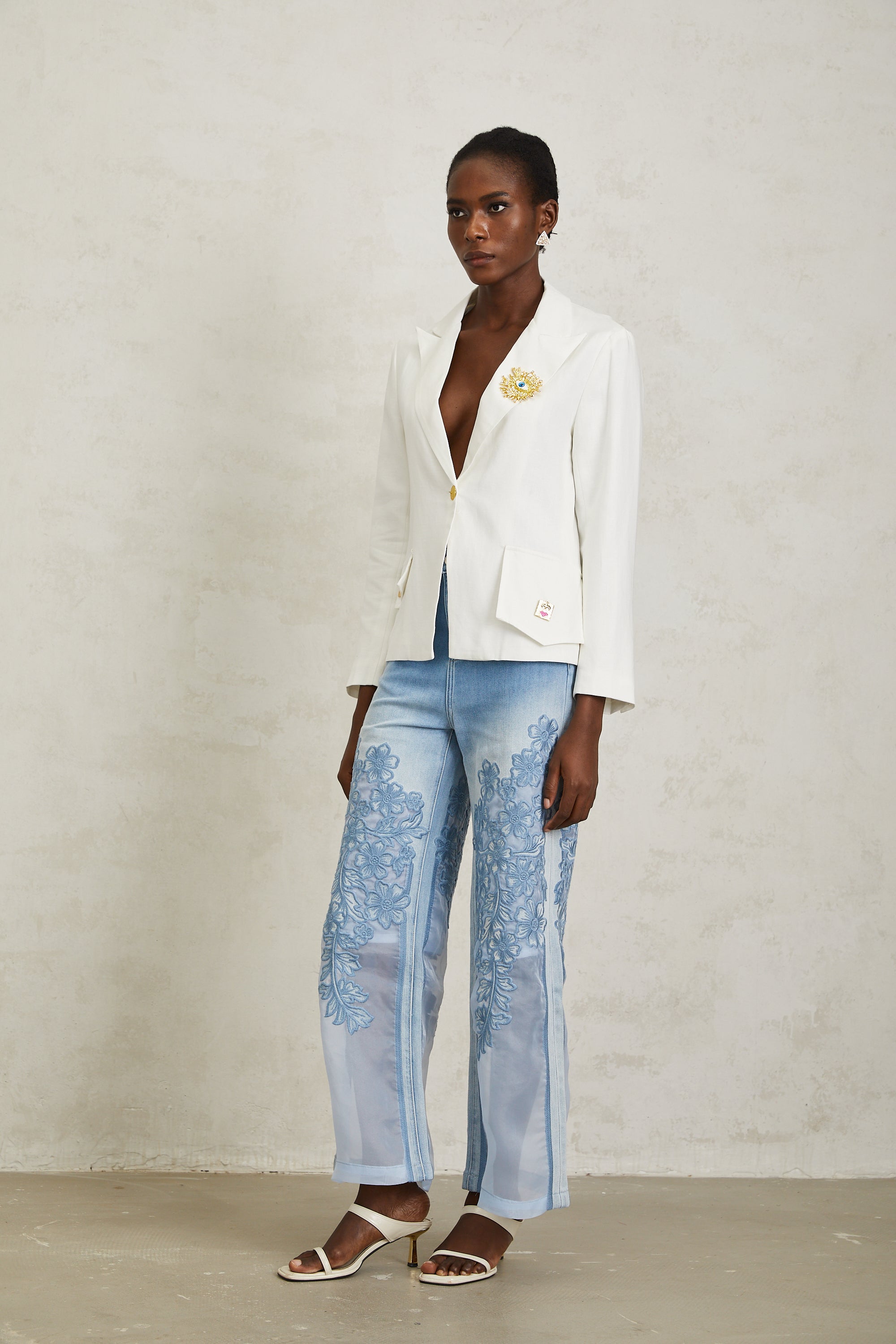 Donatienne White Brooch Detail Linen Blazer