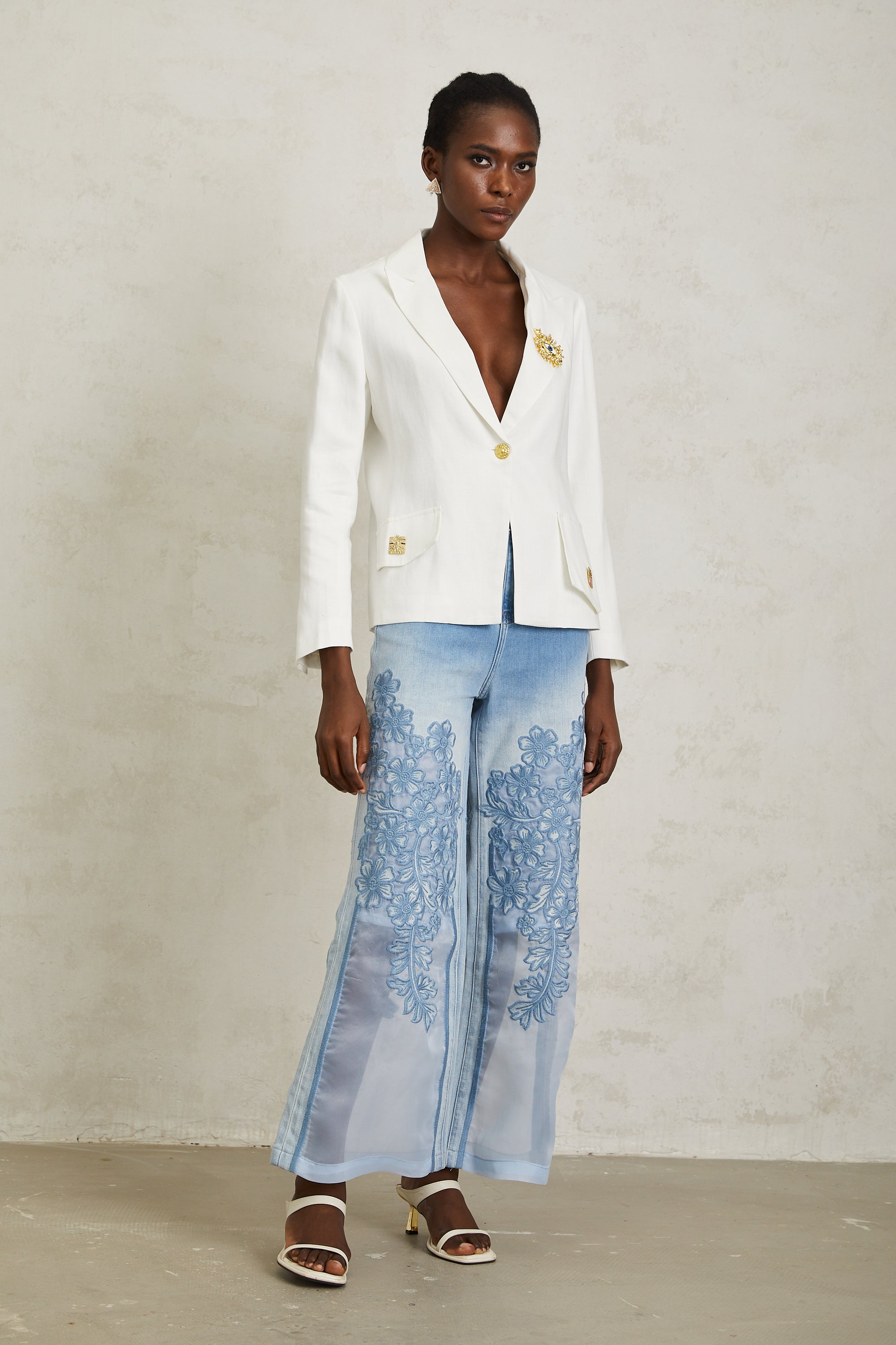 Donatienne White Brooch Detail Linen Blazer