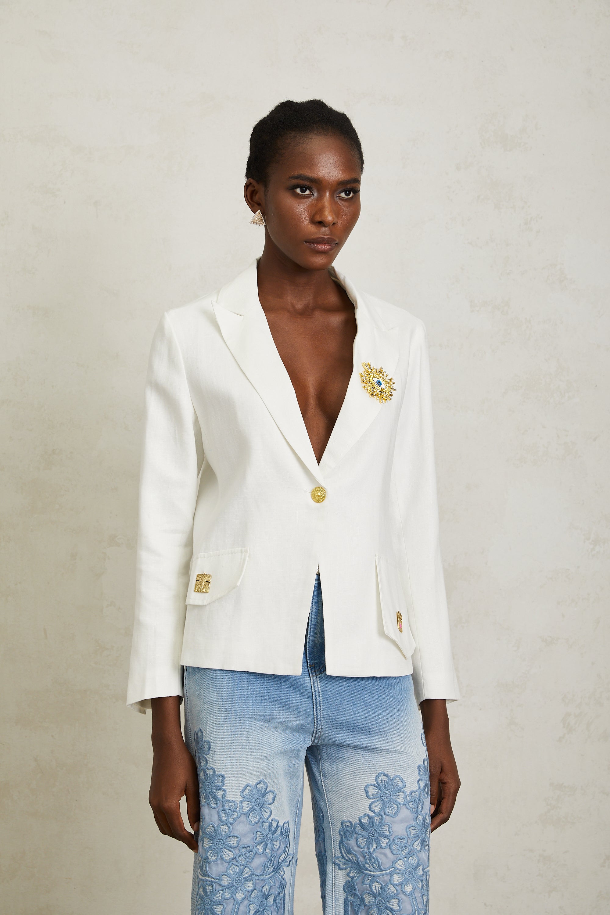 Donatienne White Brooch Detail Linen Blazer
