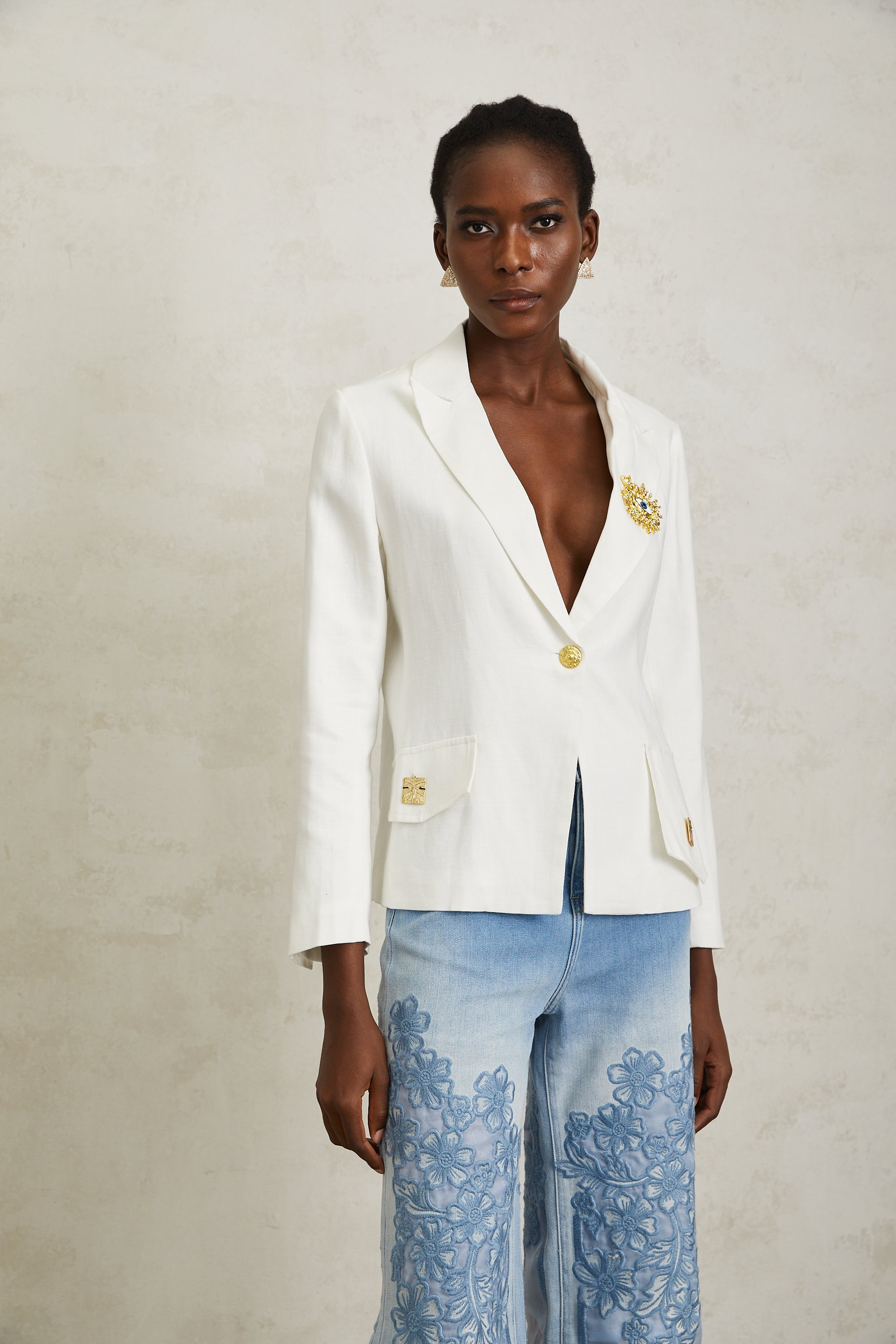 Donatienne White Brooch Detail Linen Blazer