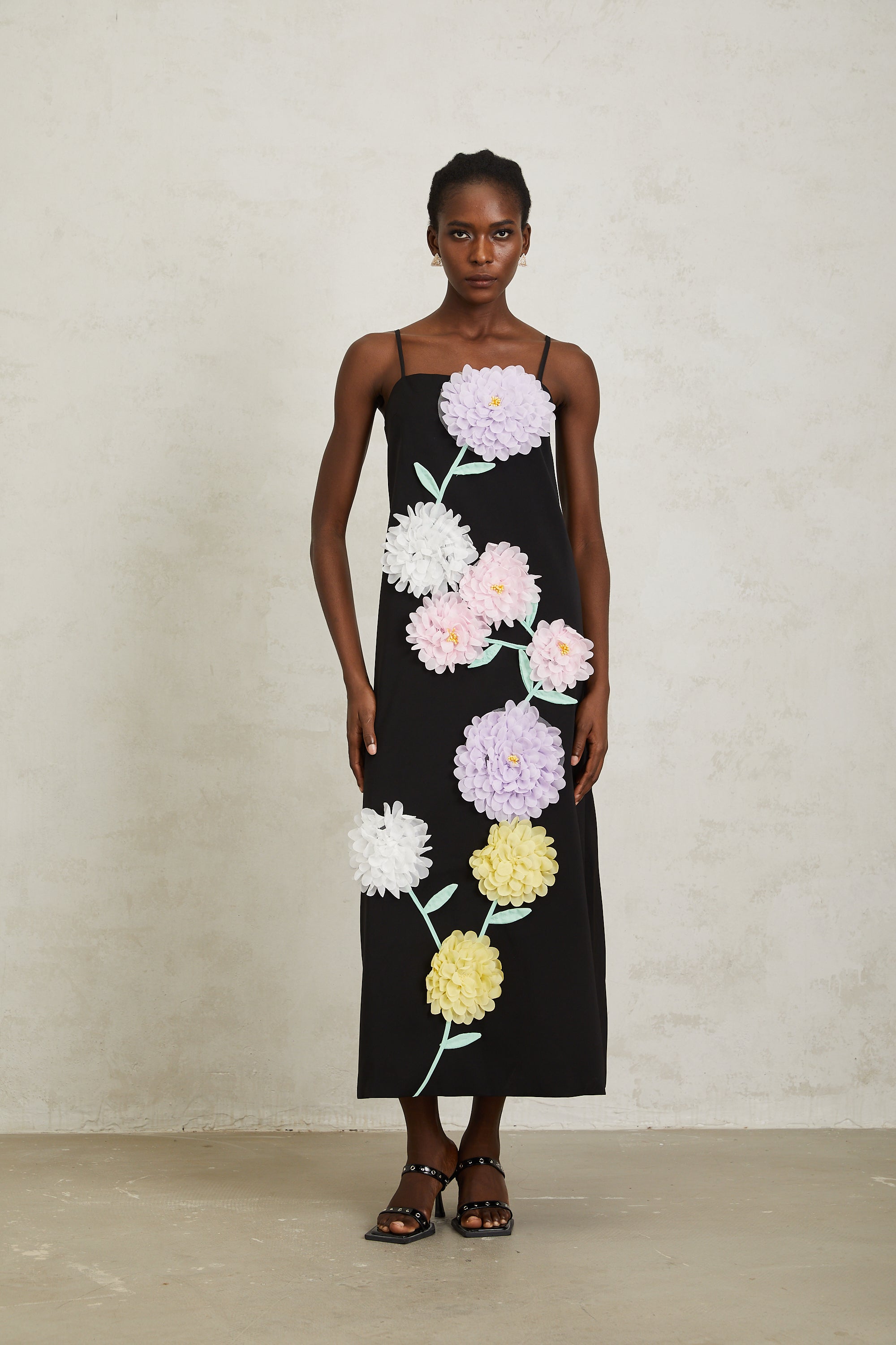 Véronique Black 3D Petal Sleeveless Midi Dress - black