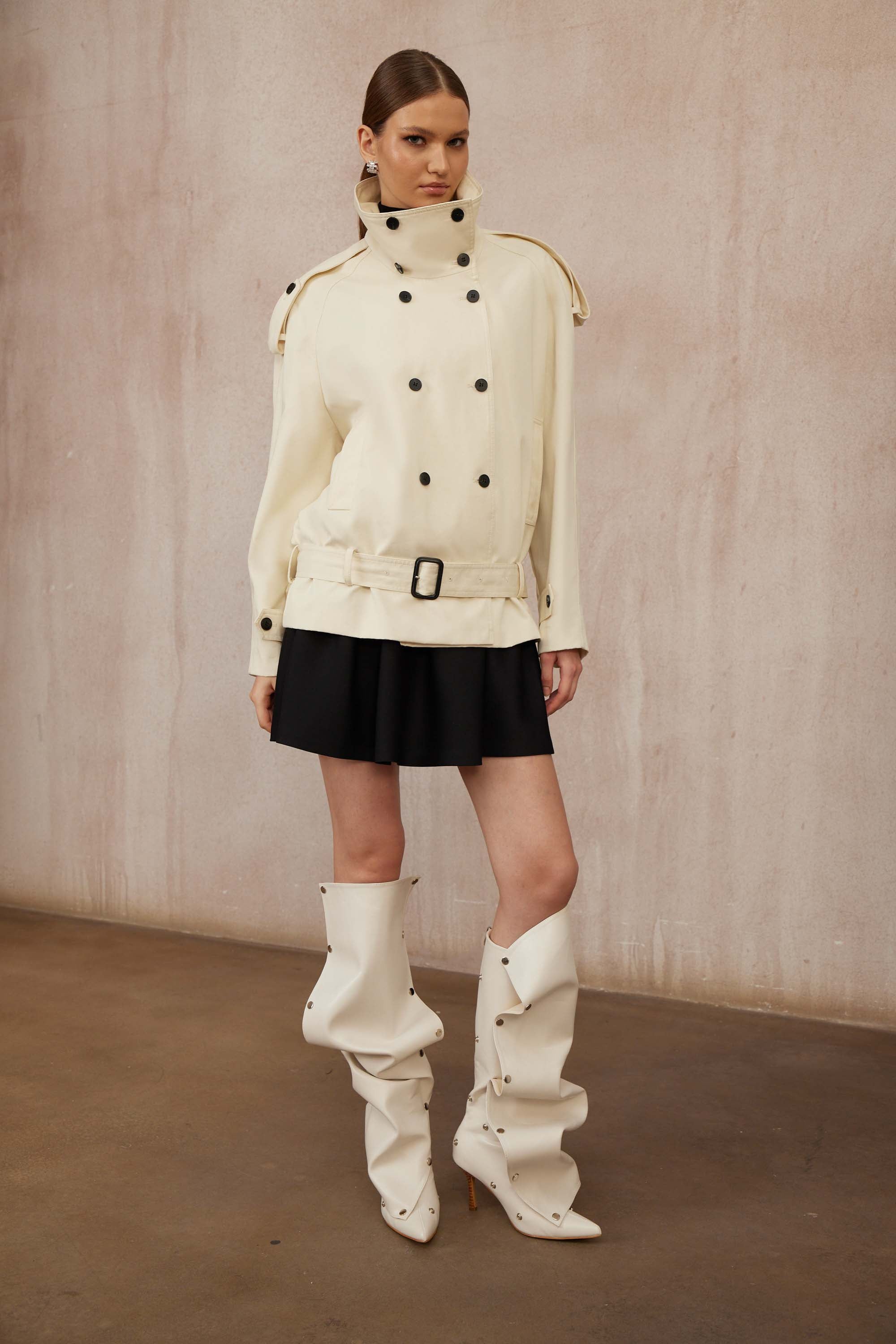 Calliopée White Double-Breasted Short Trench Coat