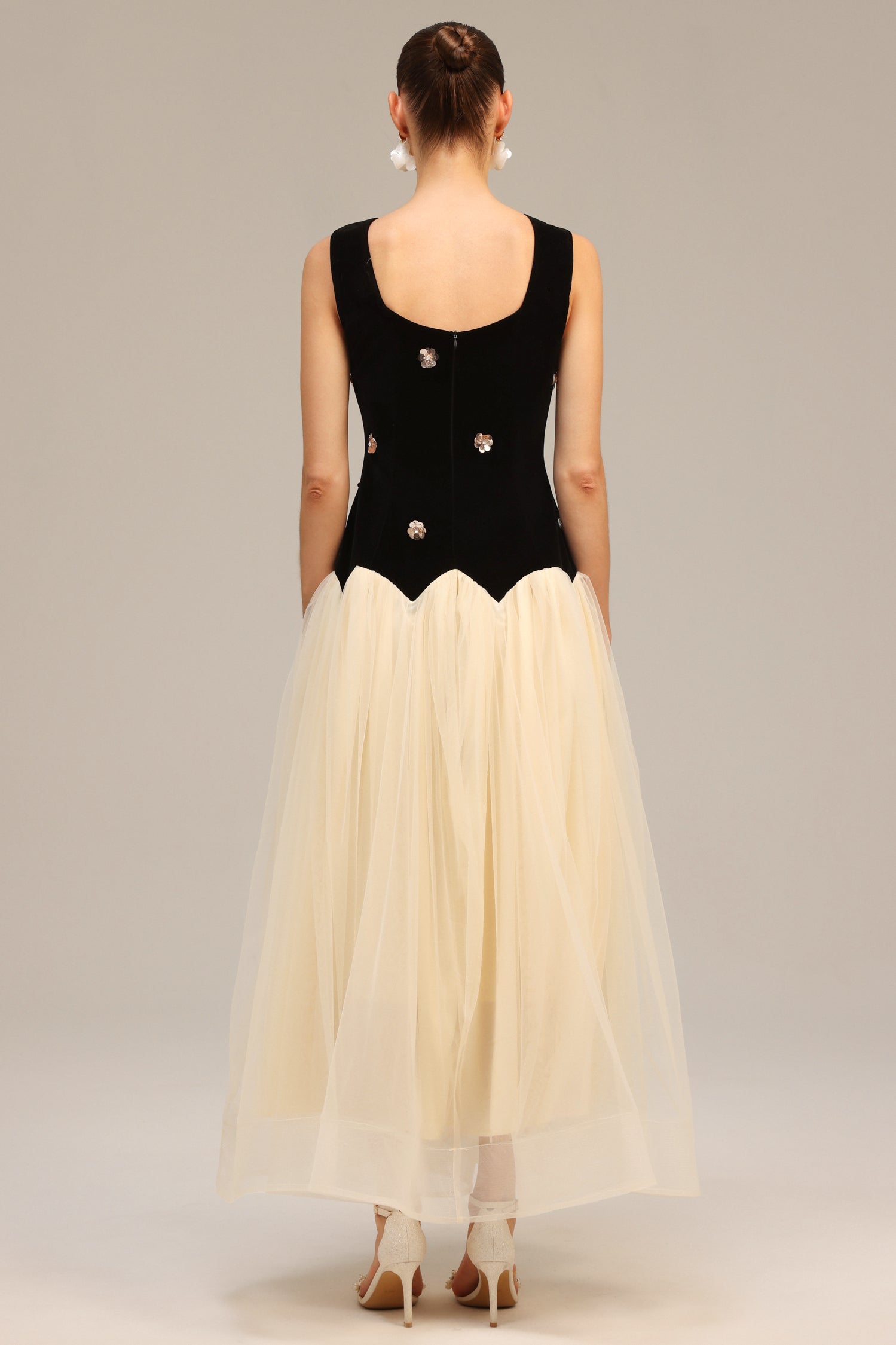 Roto Sleeveless Sequin Flowers Maxi Dress - View 7
