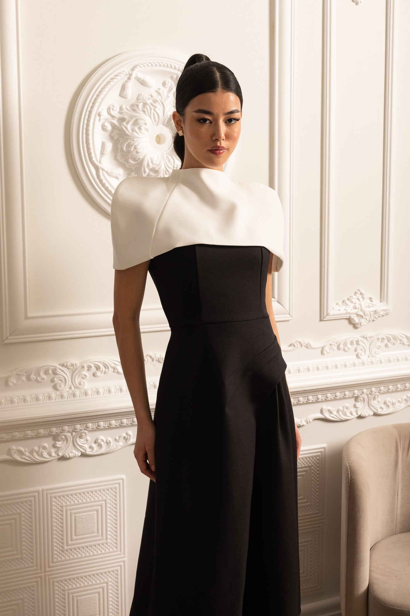 Elegant Asymmetrical Dress With Contrasting White Detachable Capelet -