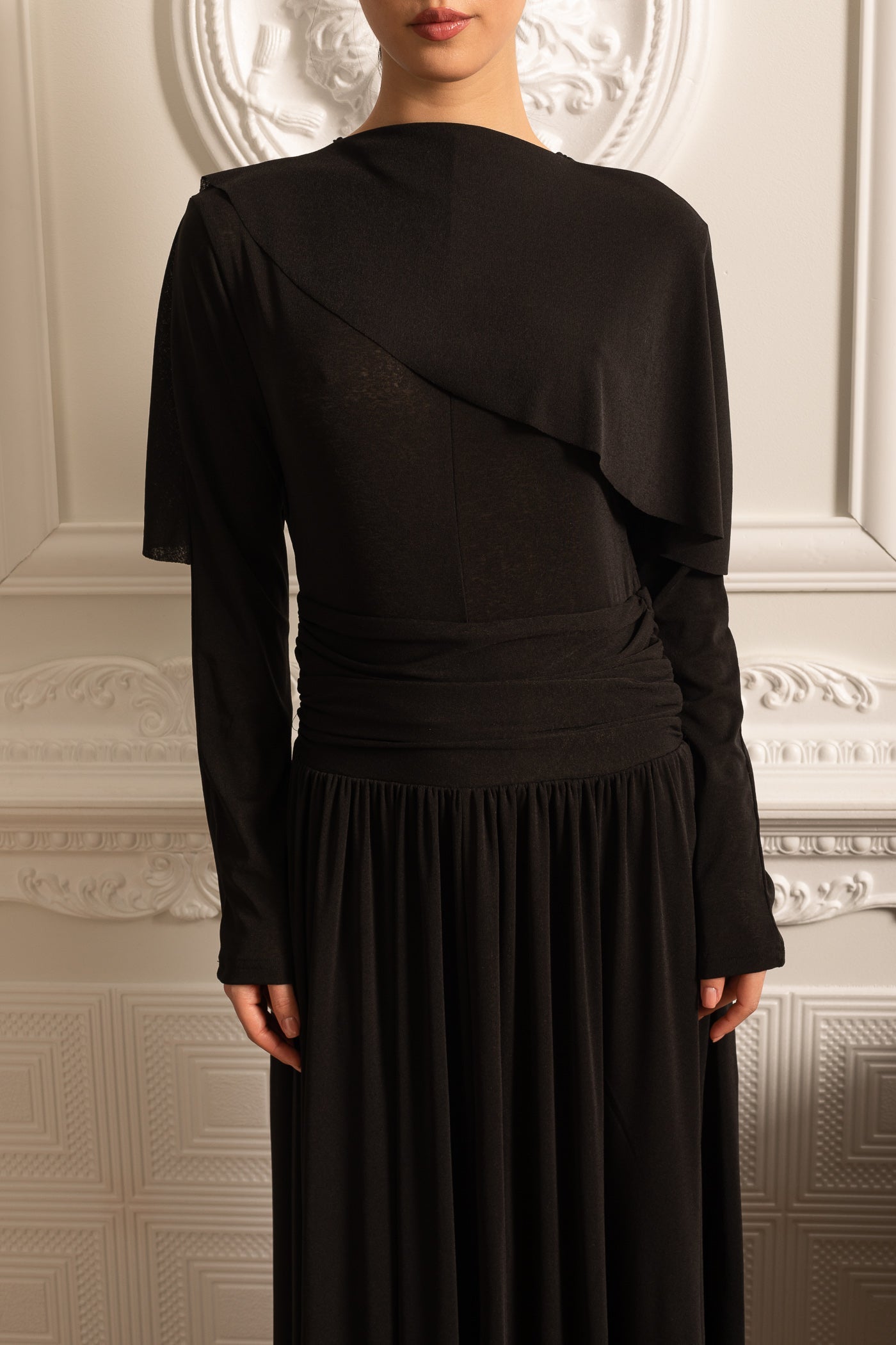 Elegant Dress With Ruched Waist, Pleated Maxi Skirt And Cape-Like Layered Top - Black