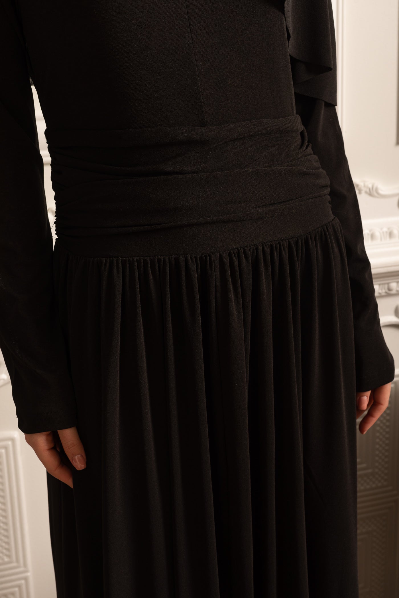 Elegant Dress With Ruched Waist, Pleated Maxi Skirt And Cape-Like Layered Top - Black