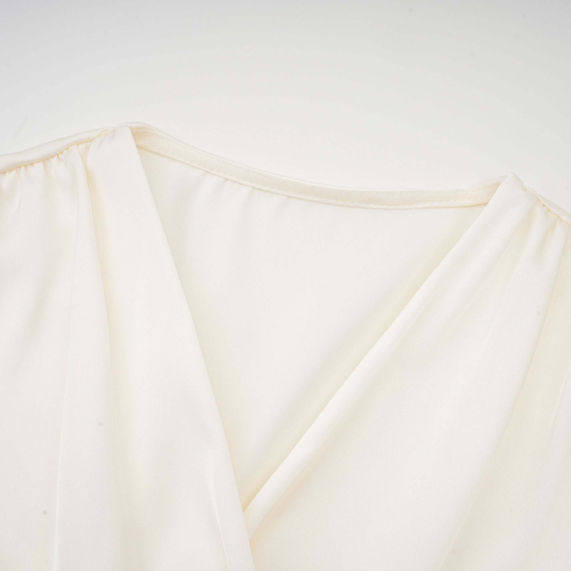 Nouria white faux-flower twist cropped top (Final Sale-US Only)