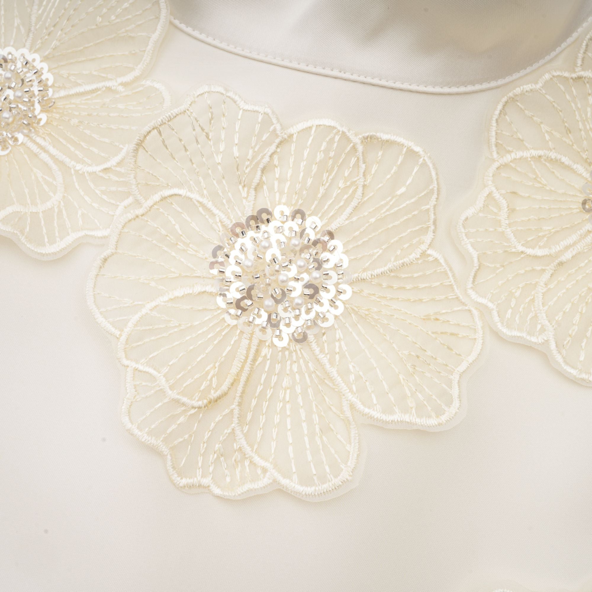 Émilie sleeveless floral-applique midi dress in White (Final Sale-US Only)