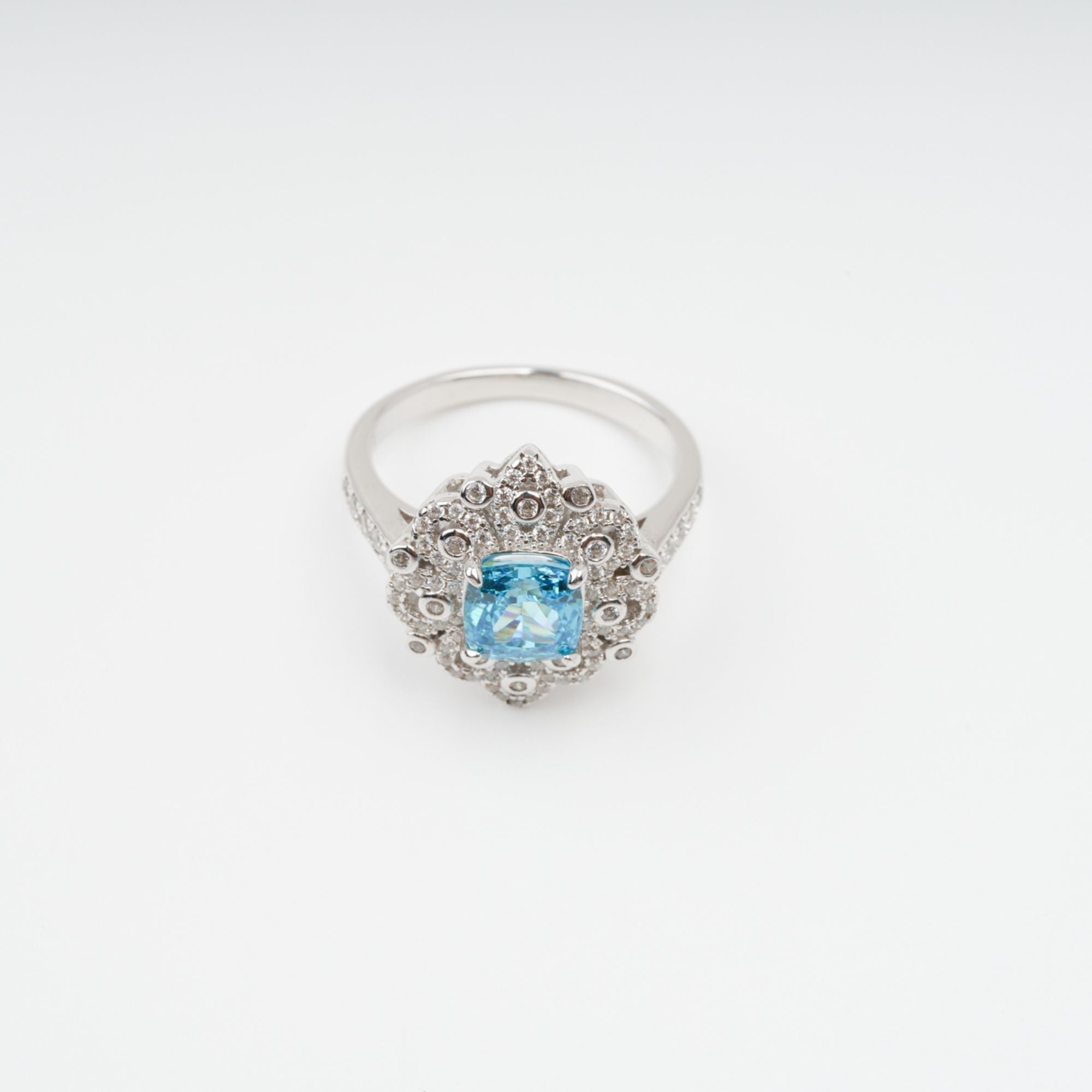 Énigme Blue Cushion Cut Gemstone Sterling Silver Ring