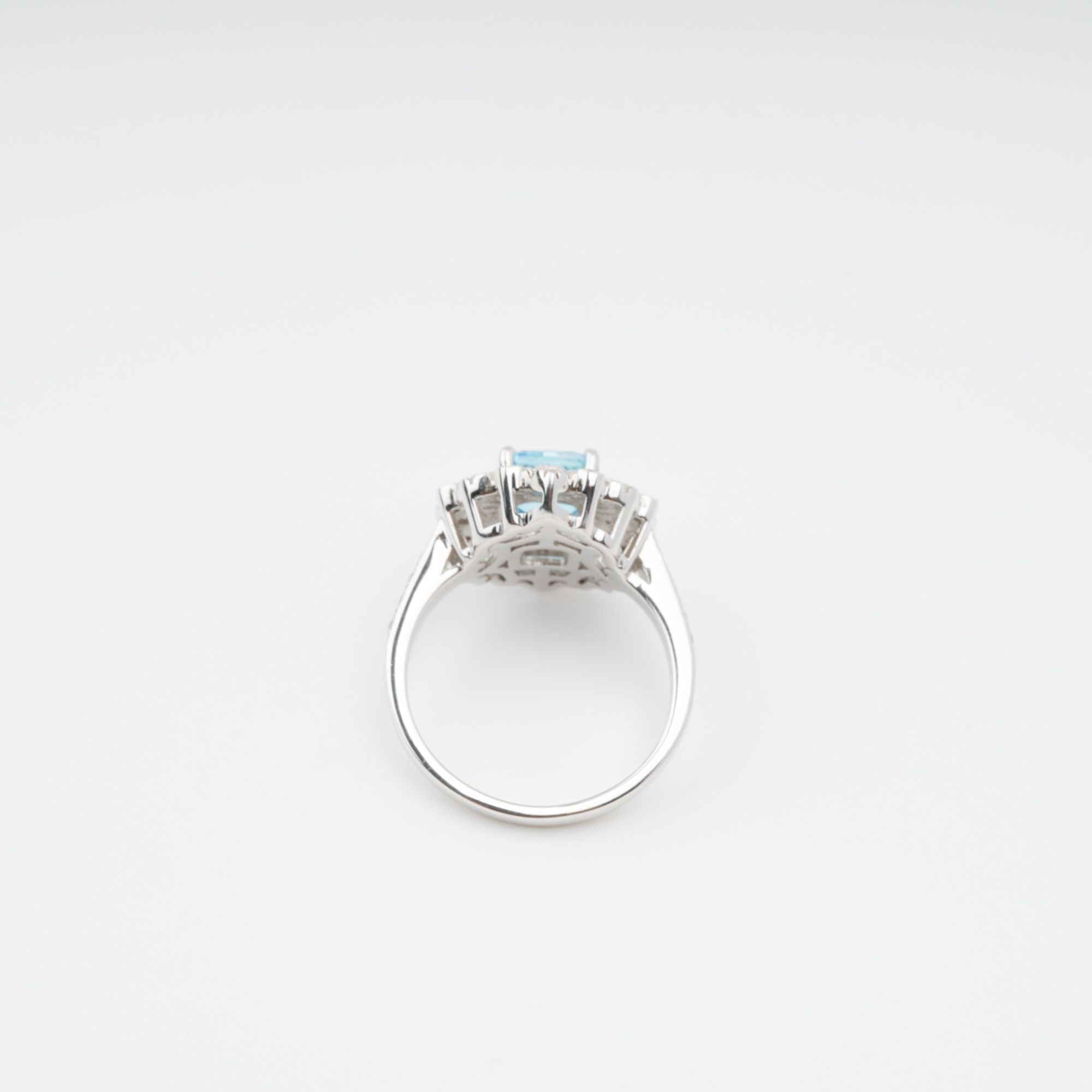 Énigme Blue Cushion Cut Gemstone Sterling Silver Ring