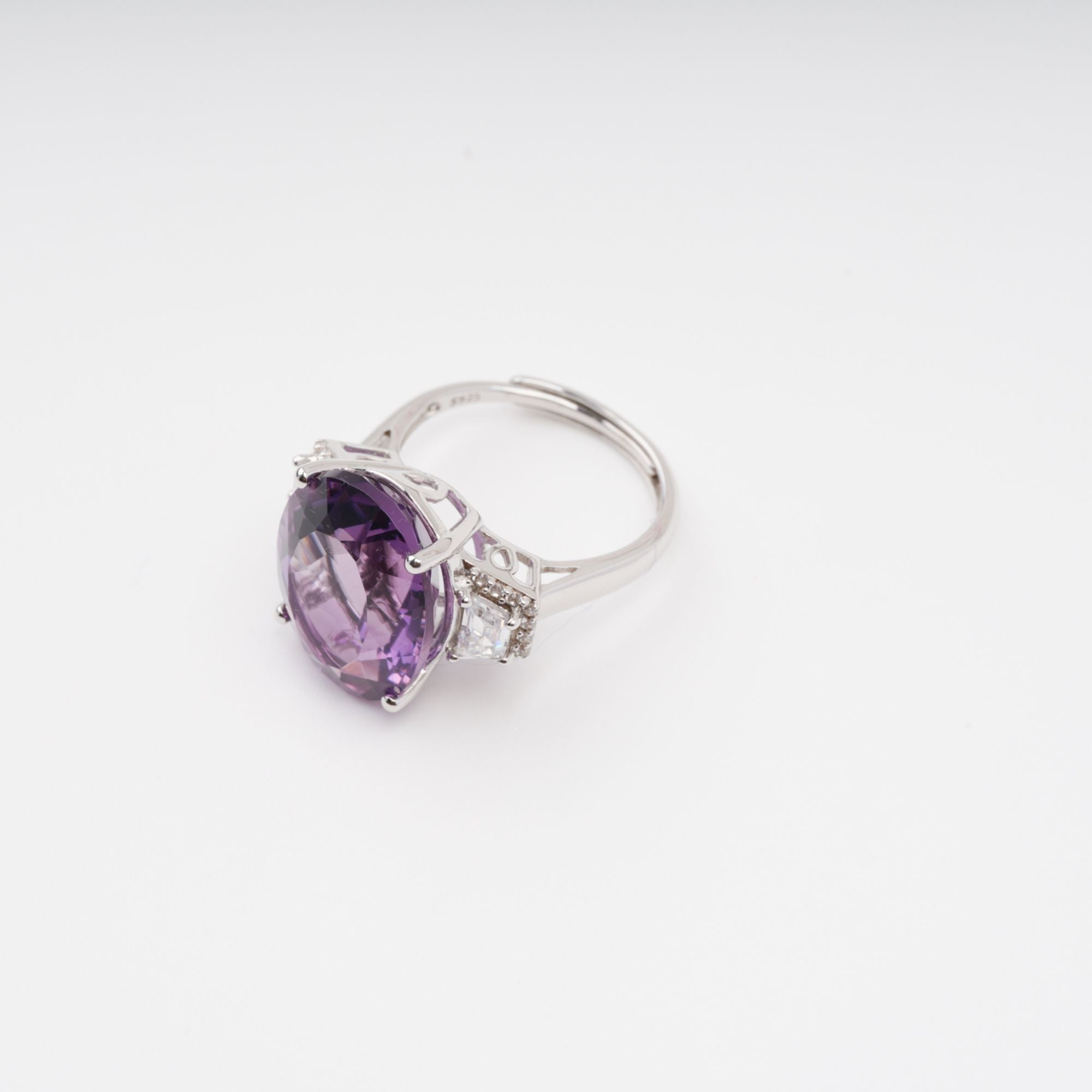 Héraldique Purple Oval Gemstone Sterling Silver Ring