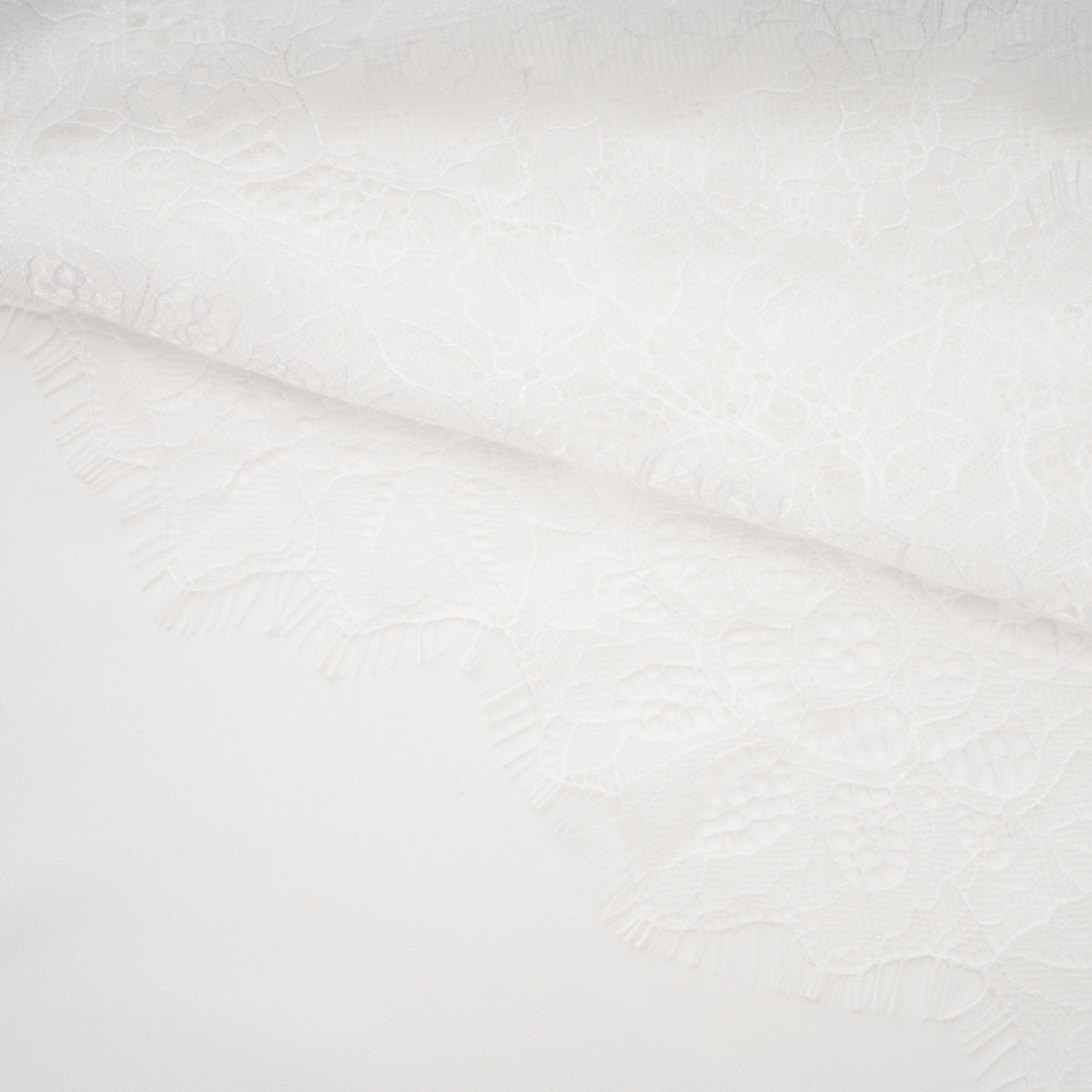 Víctor White Off-Shoulder Lace Panel Maxi Dress