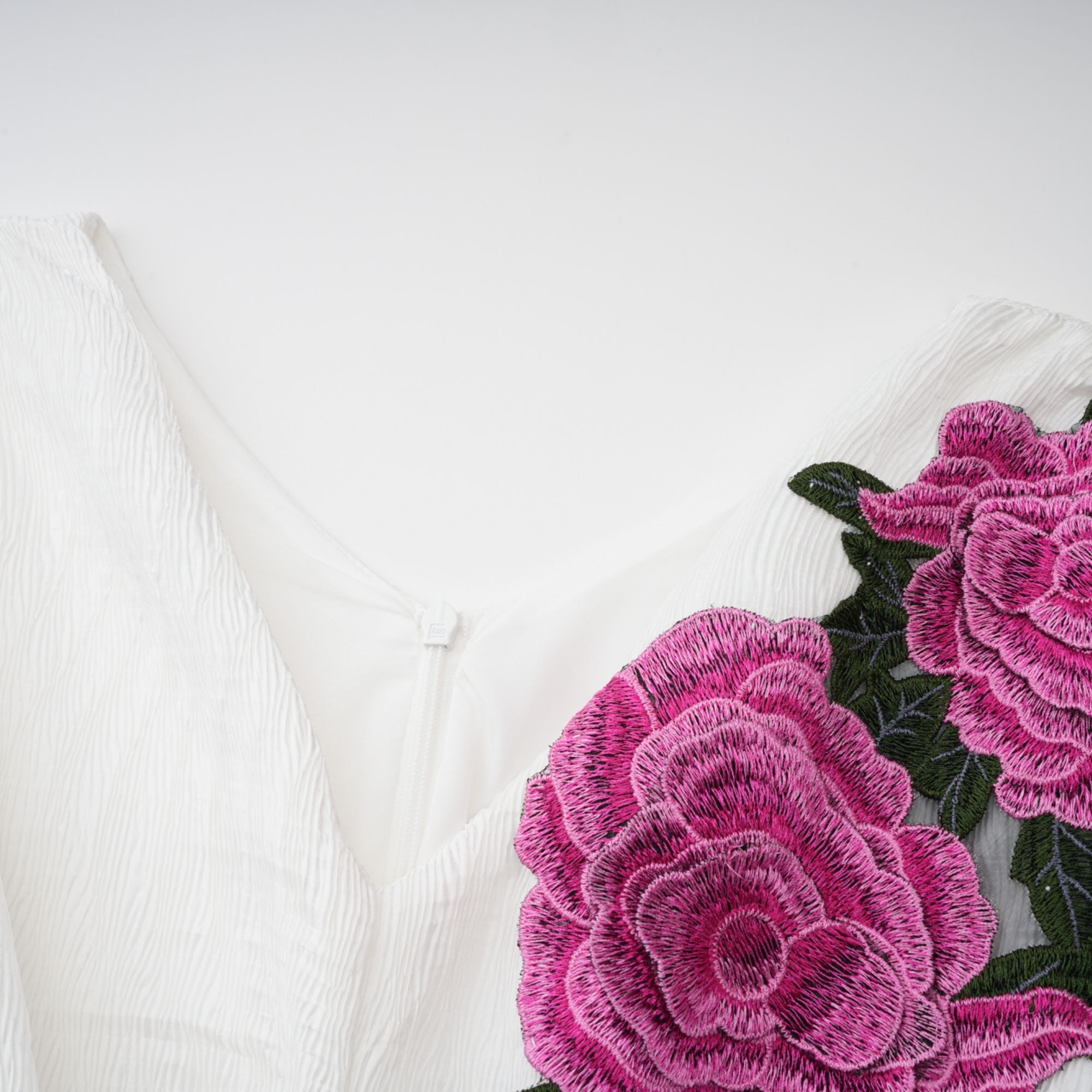 Pétale White Rose Appliqué Maxi Dress