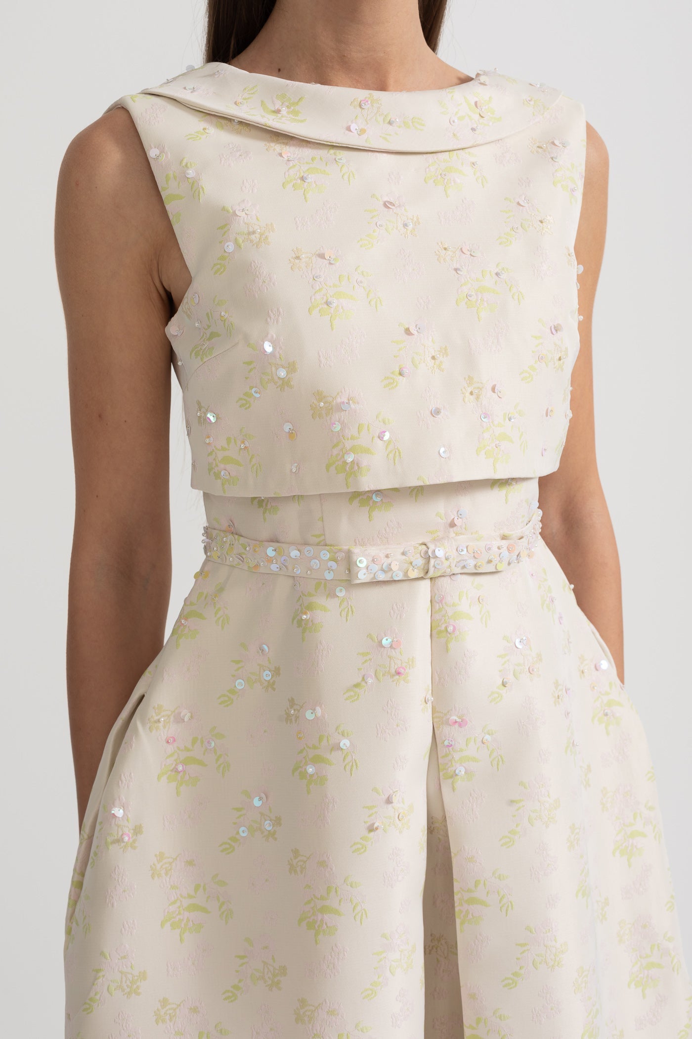 Floral Embroidered Sleeveless Dress With High Neckline And Front Slit - Ivoire