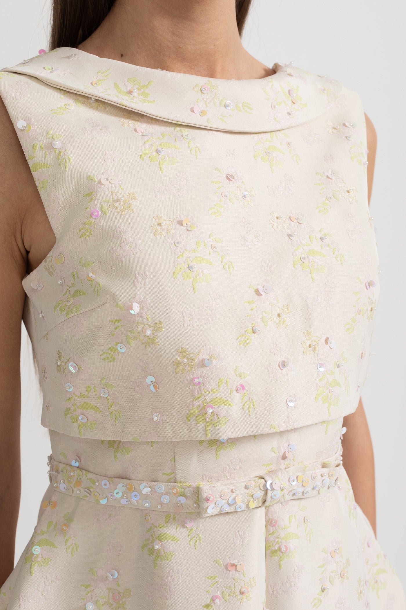 Floral Embroidered Sleeveless Dress With High Neckline And Front Slit - Ivoire