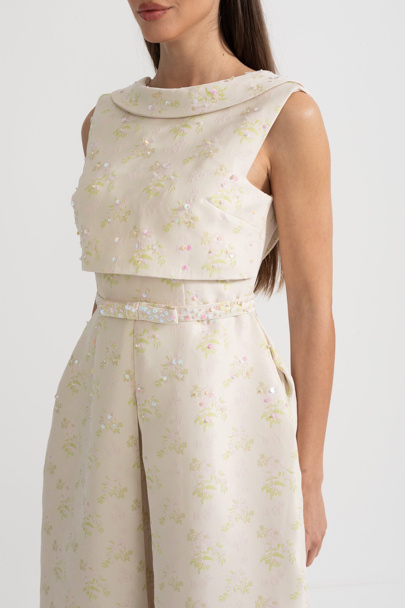 Floral Embroidered Sleeveless Dress With High Neckline And Front Slit - Ivoire