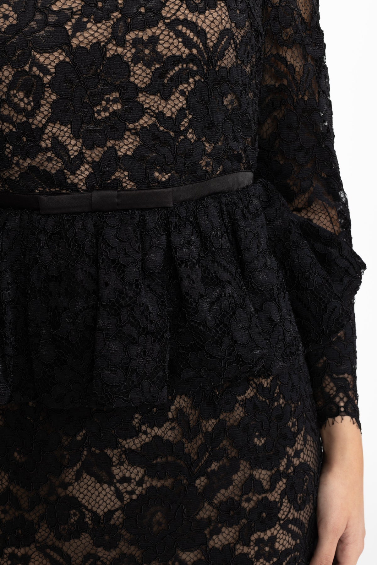 Lace Sweetheart Peplum Midi Dress with Puff Sleeves - Black