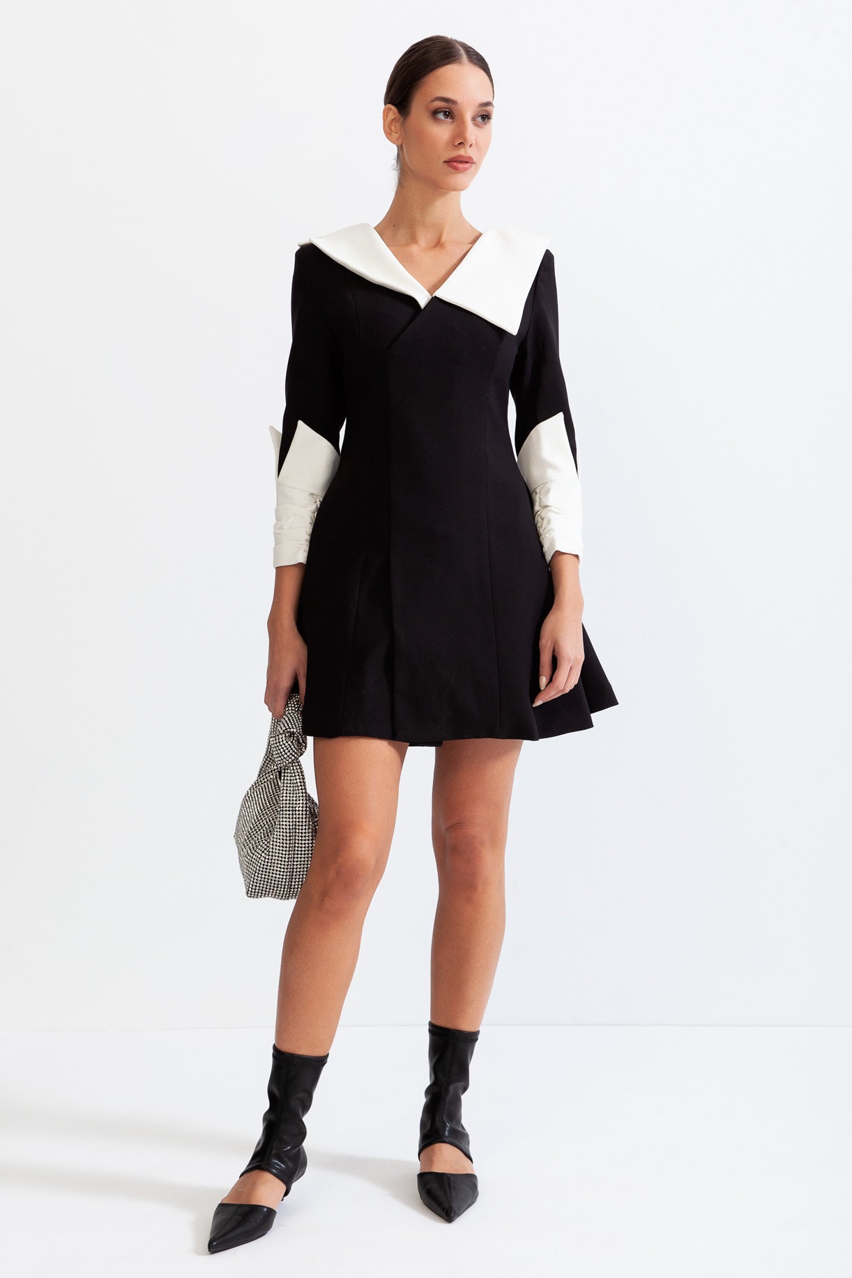 ALESSANDRA Doll Mini dress with contrastant collar and cuffs - Black