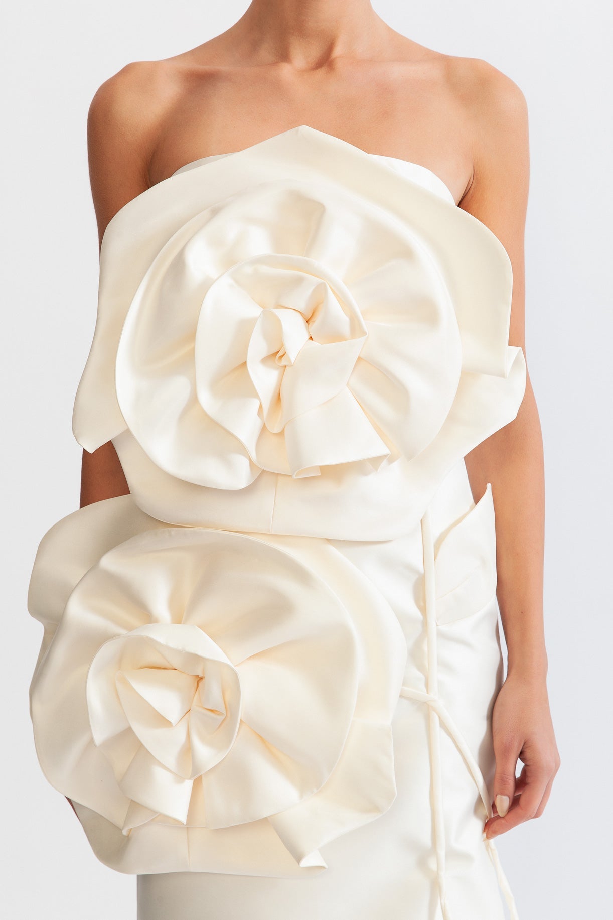 GENEVA 3D Voluminous Flower Design Midi Dress - Ivoire White